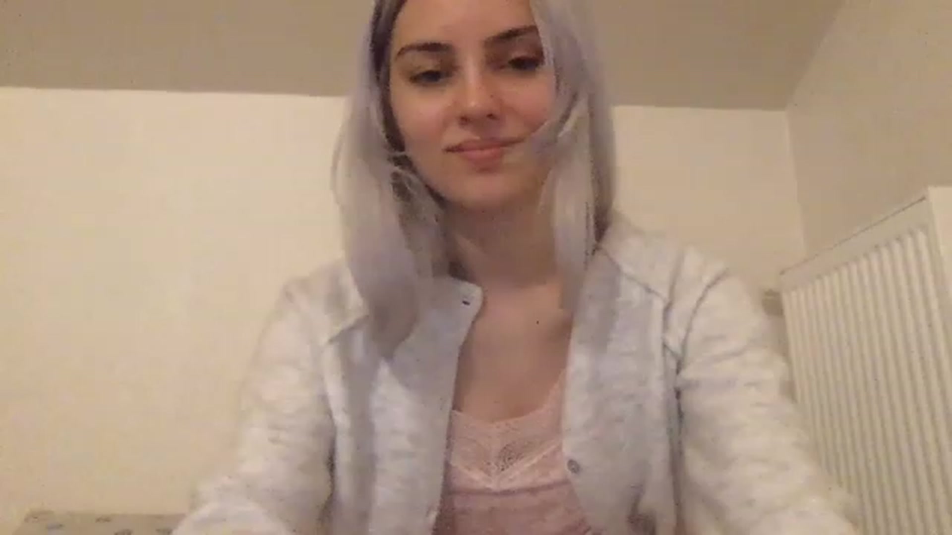 Gallery image thumbnail from LLuckyGirl's myfreecams stream on, 03/06/2023, 01:26 image 4 of 20