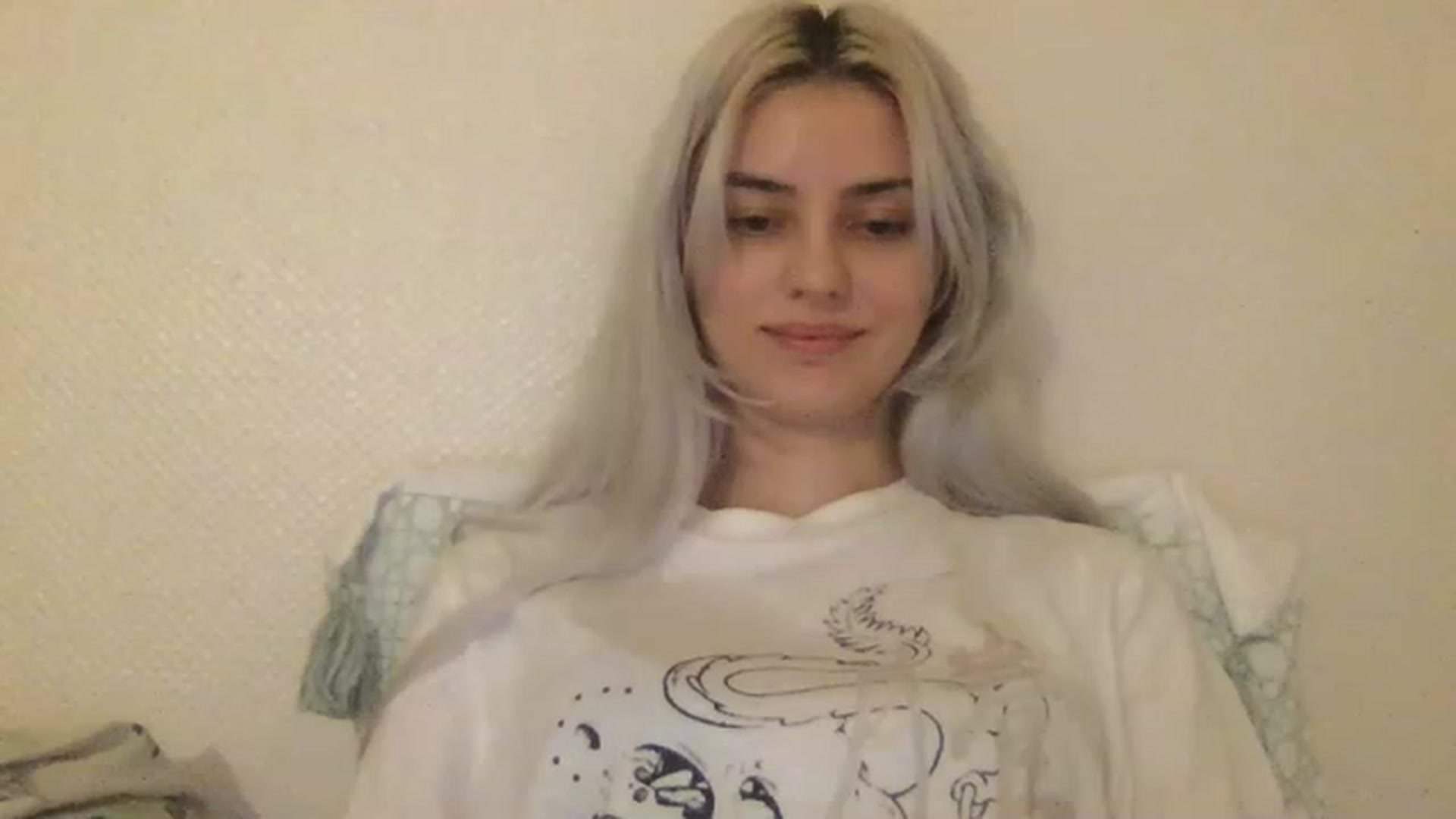 Gallery image thumbnail from LLuckyGirl's myfreecams stream on, 03/30/2023, 01:00 image 10 of 20