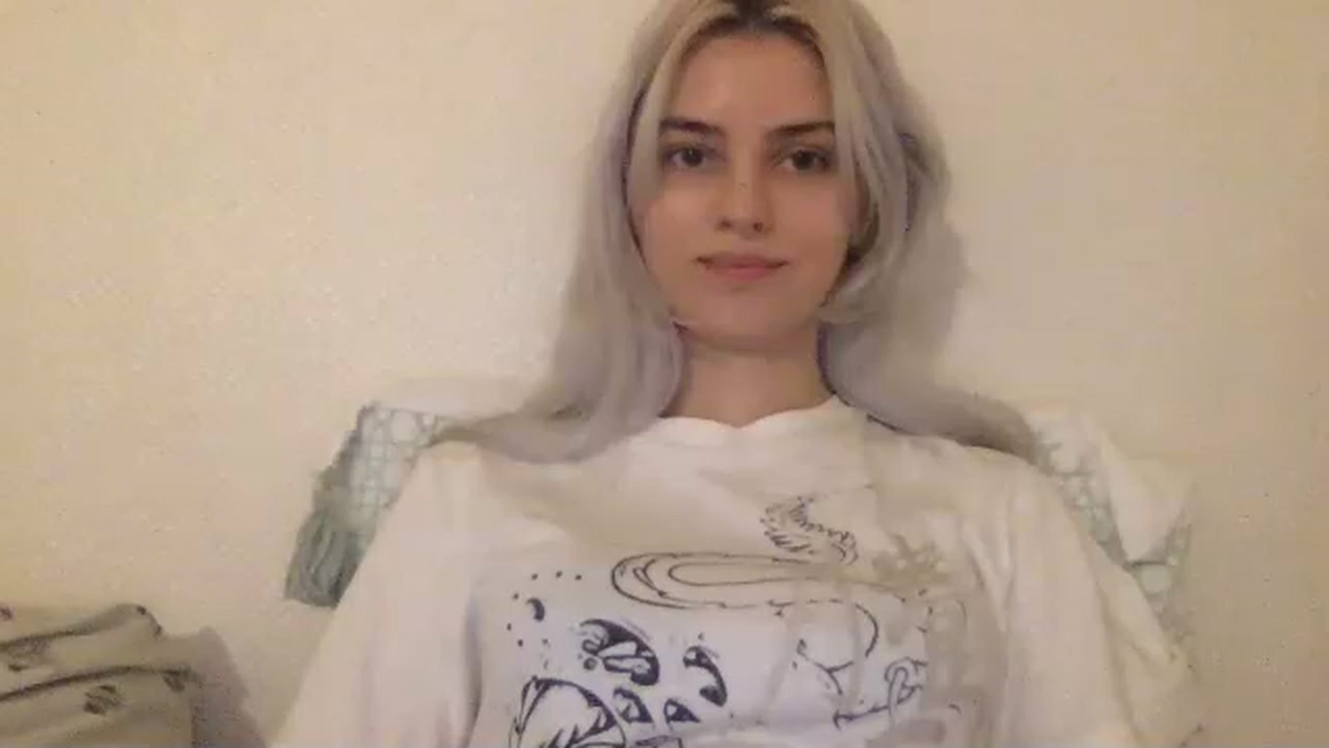 Gallery image thumbnail from LLuckyGirl's myfreecams stream on, 03/30/2023, 01:00 image 6 of 20