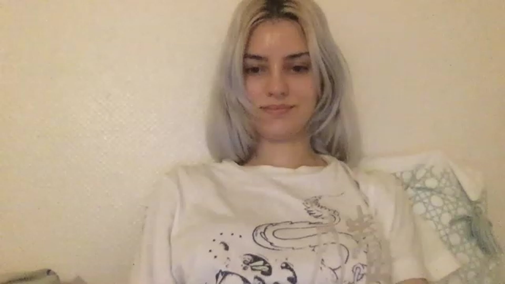 Gallery image thumbnail from LLuckyGirl's myfreecams stream on, 04/01/2023, 24:59 image 17 of 20