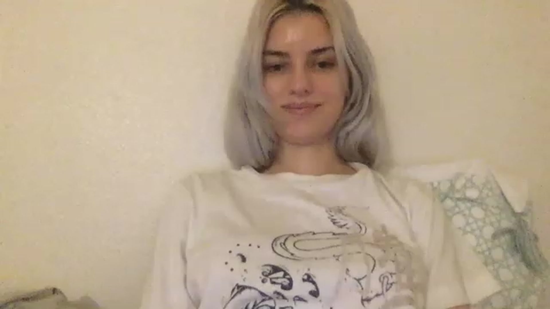 Gallery image thumbnail from LLuckyGirl's myfreecams stream on, 04/01/2023, 24:59 image 10 of 20