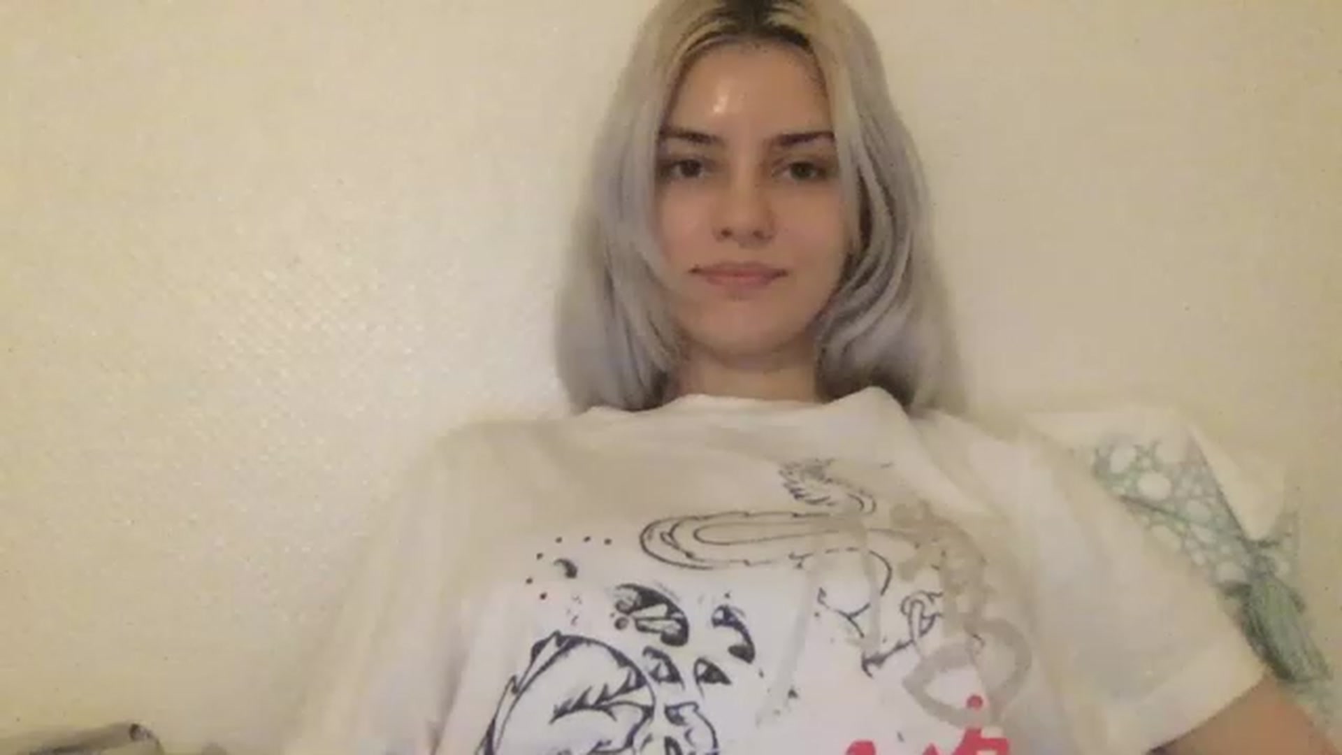Gallery image thumbnail from LLuckyGirl's myfreecams stream on, 04/01/2023, 24:59 image 4 of 20