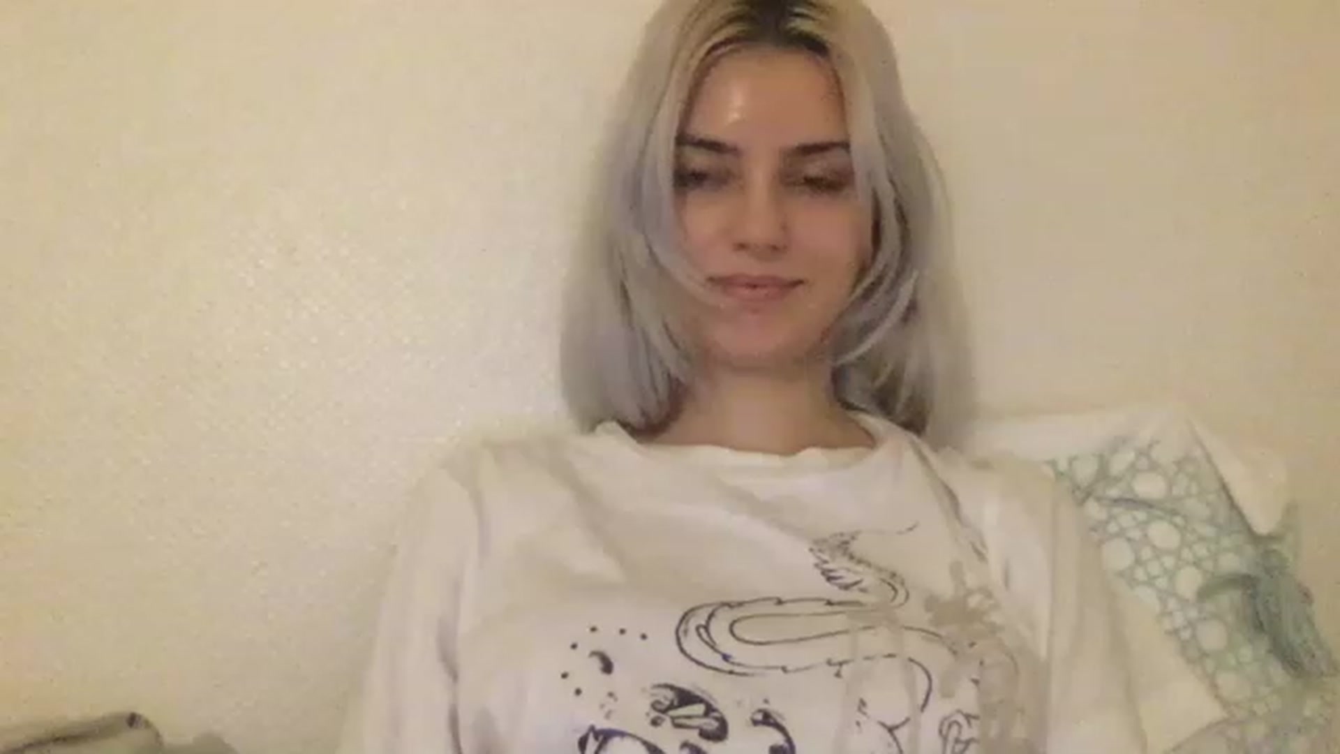 Gallery image thumbnail from LLuckyGirl's myfreecams stream on, 04/01/2023, 24:59 image 19 of 20