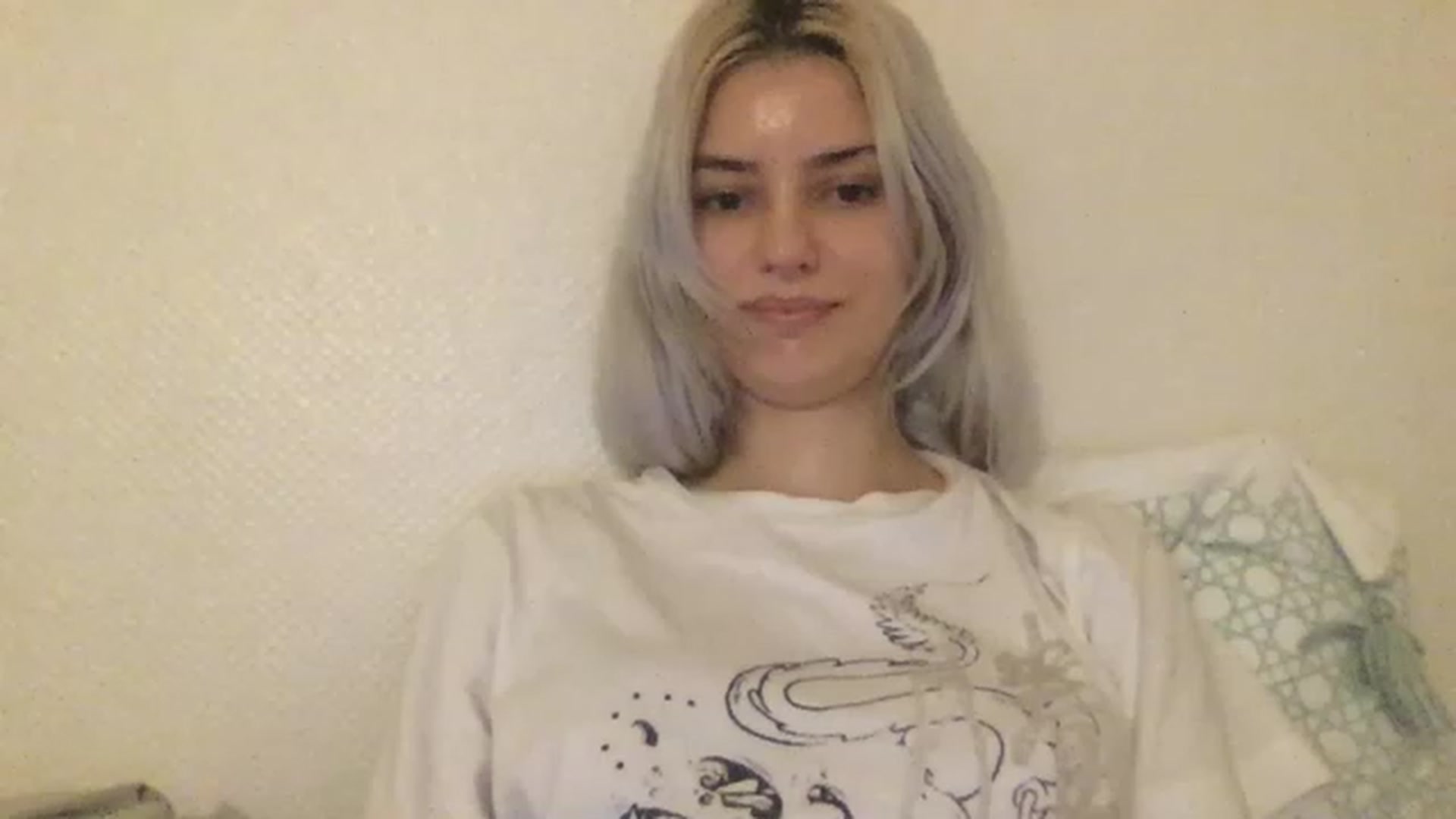 Gallery image thumbnail from LLuckyGirl's myfreecams stream on, 04/01/2023, 24:59 image 20 of 20