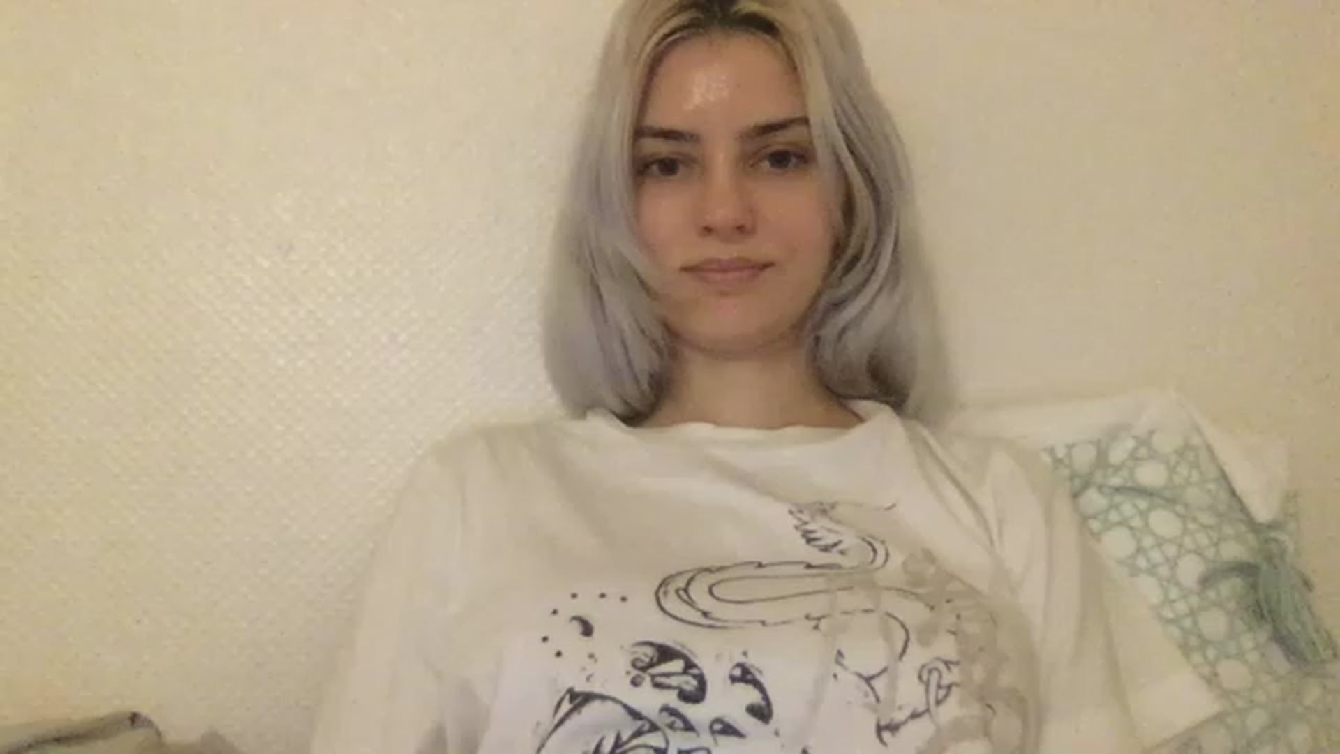 Gallery image thumbnail from LLuckyGirl's myfreecams stream on, 04/01/2023, 24:59 image 7 of 20