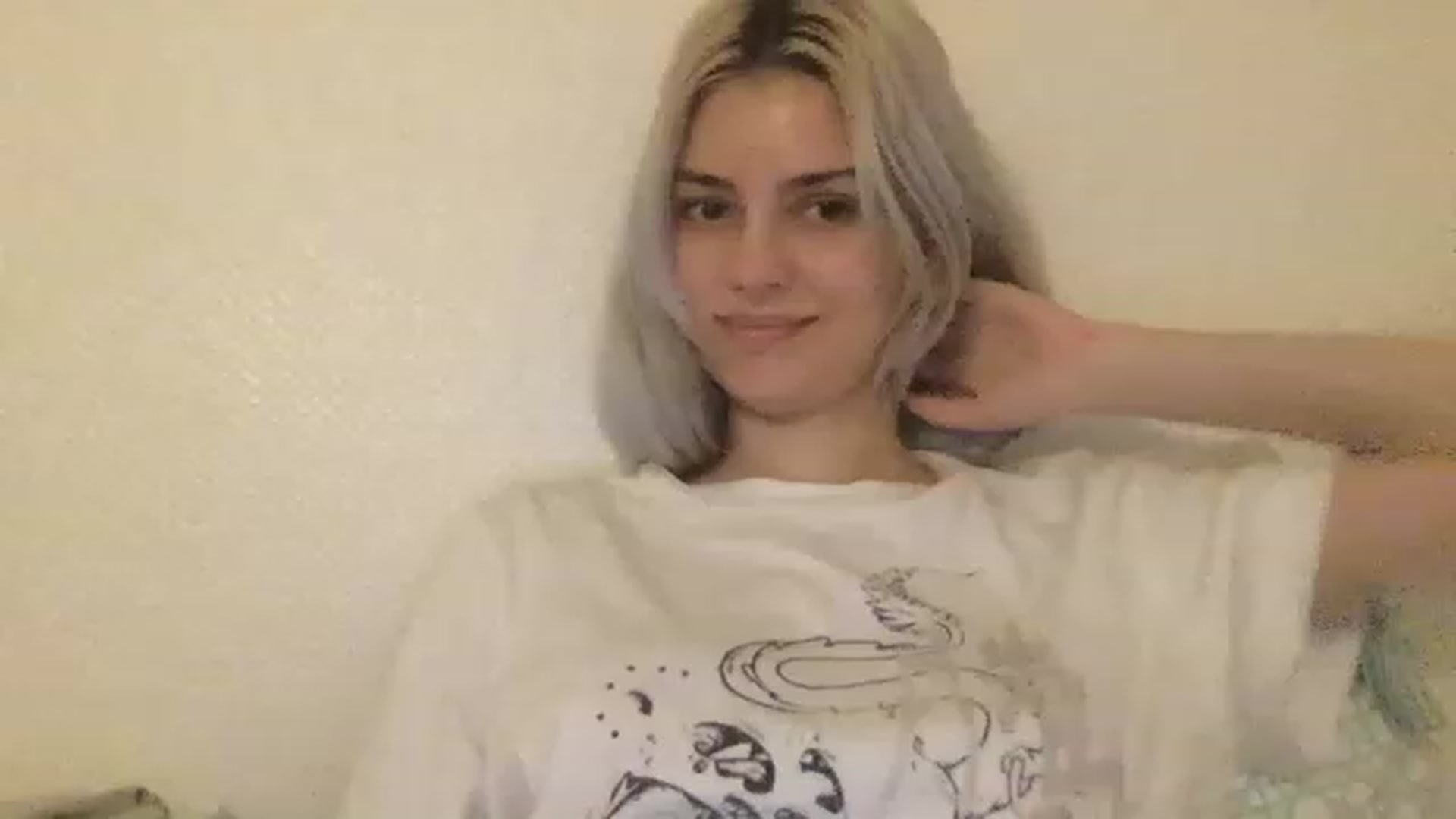 Gallery image thumbnail from LLuckyGirl's myfreecams stream on, 04/01/2023, 24:59 image 15 of 20
