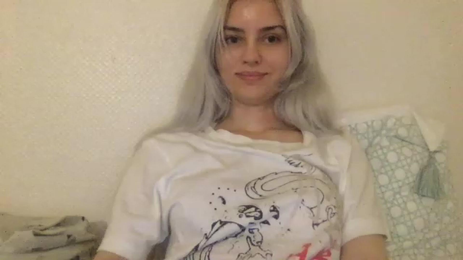 Gallery image thumbnail from LLuckyGirl's myfreecams stream on, 04/01/2023, 01:28 image 4 of 20