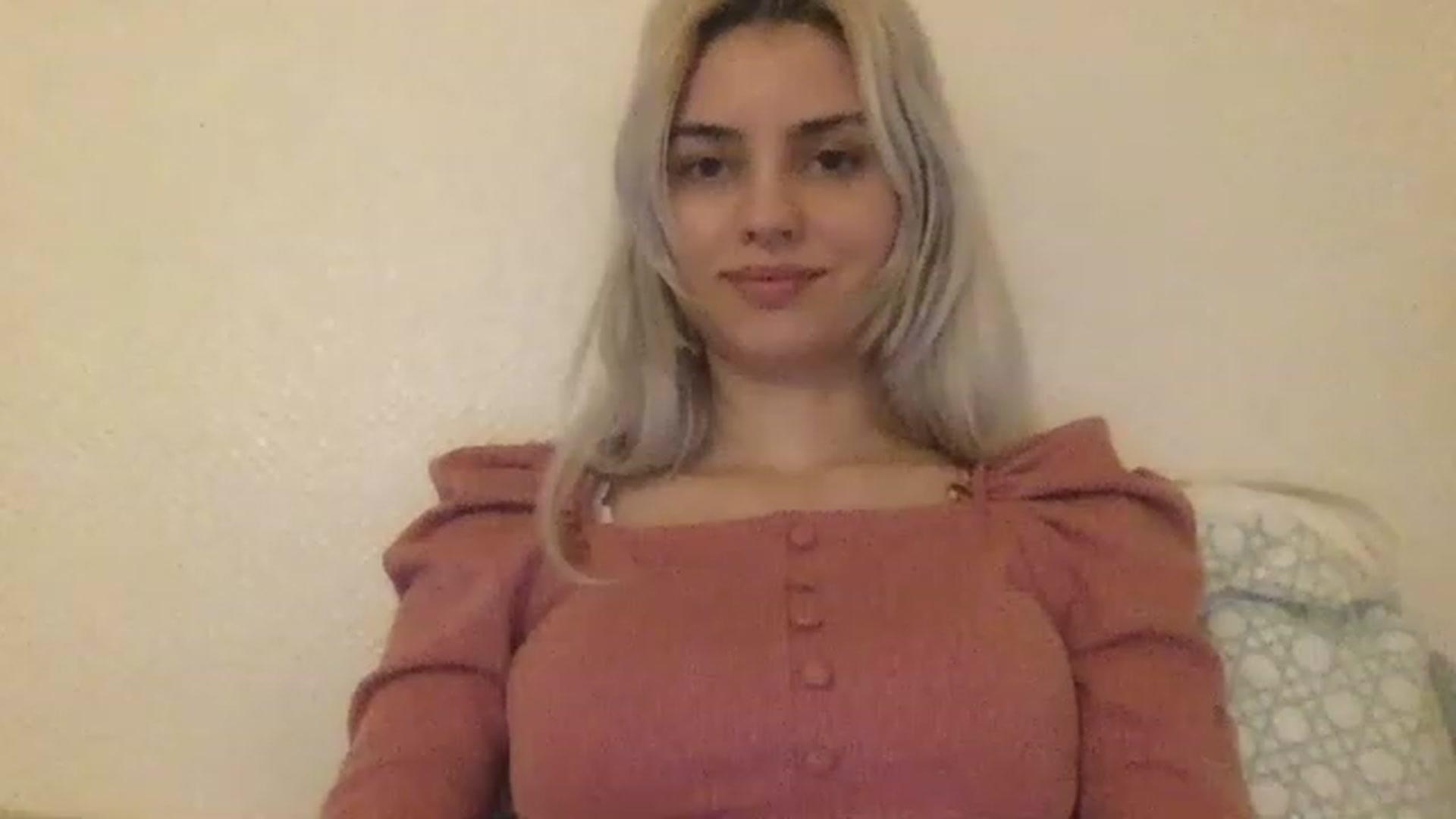 Gallery image thumbnail from LLuckyGirl's myfreecams stream on, 04/13/2023, 24:33 image 8 of 20