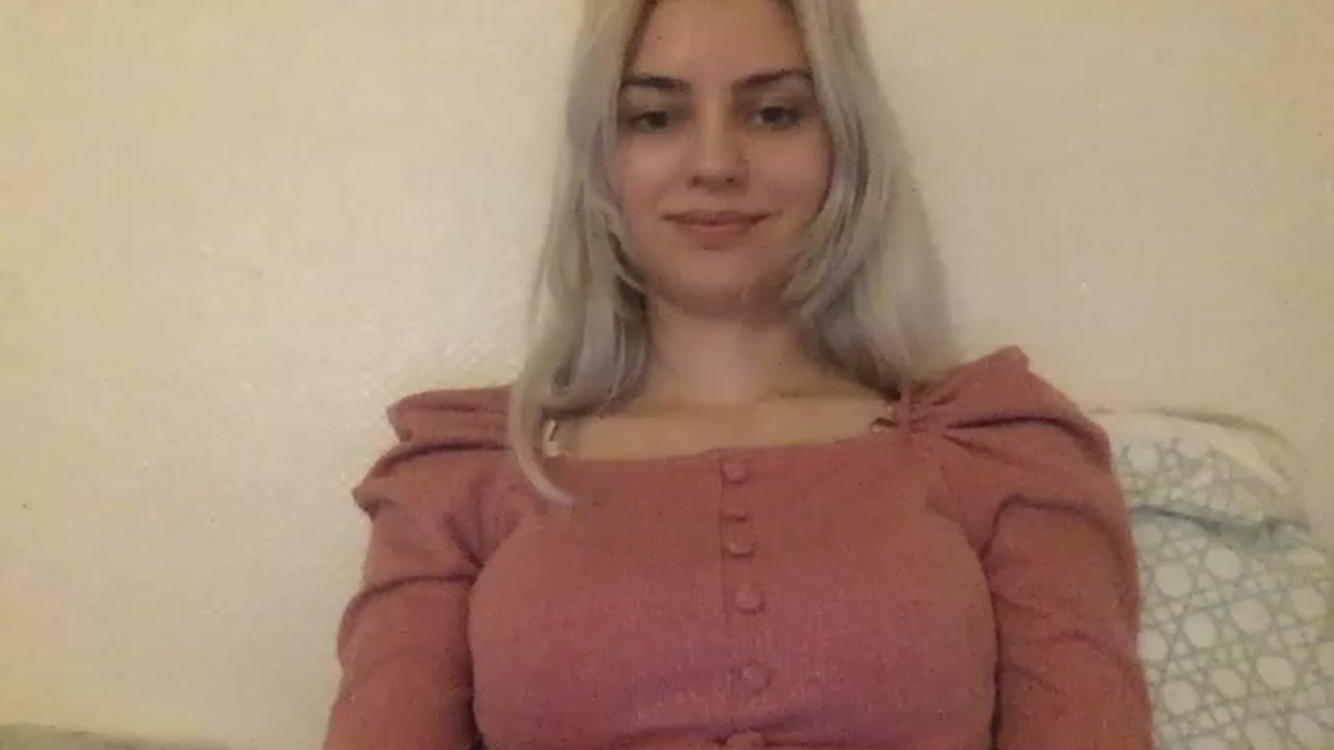 Gallery image thumbnail from LLuckyGirl's myfreecams stream on, 04/13/2023, 24:33 image 3 of 20