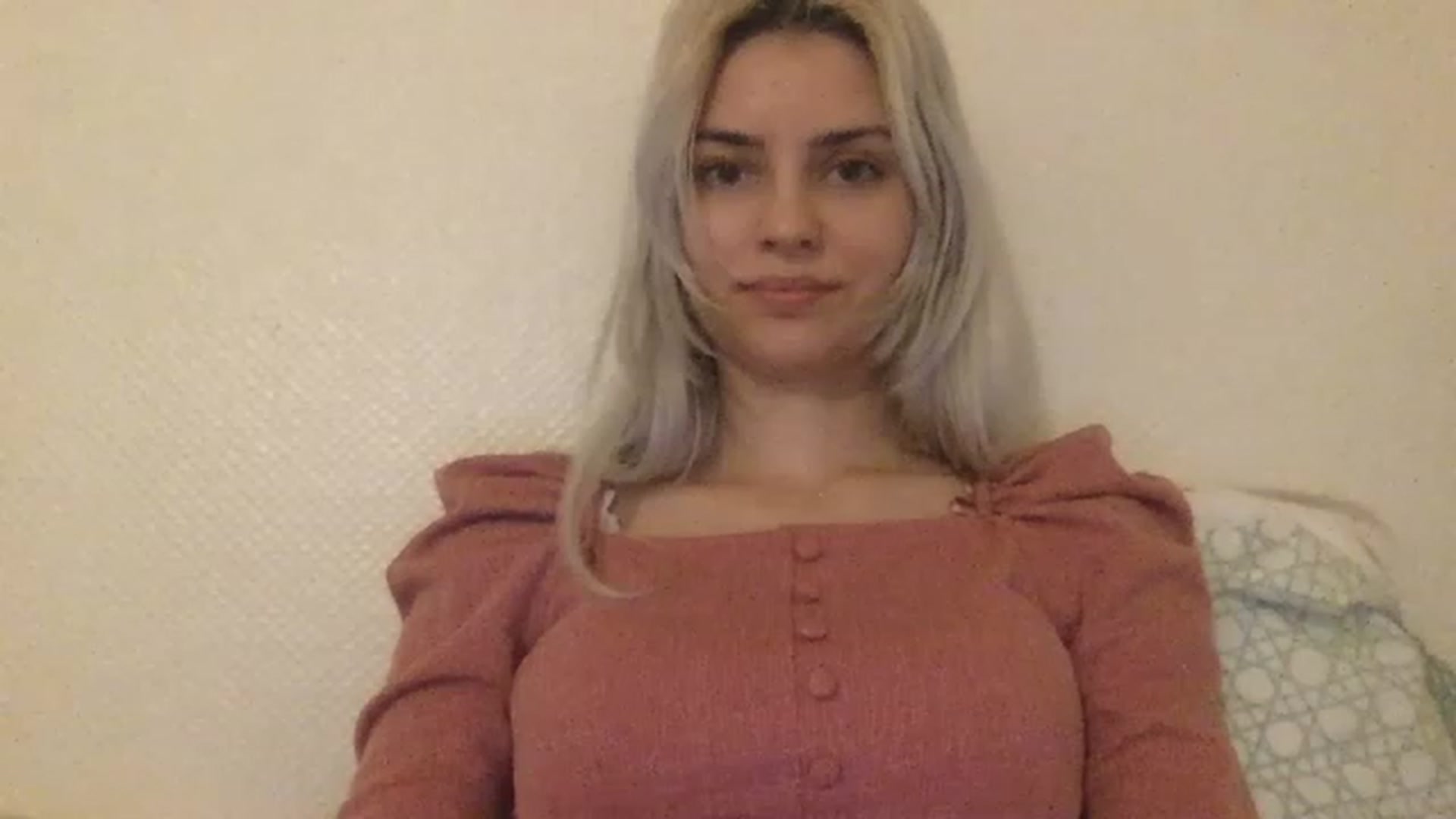 Gallery image thumbnail from LLuckyGirl's myfreecams stream on, 04/13/2023, 24:33 image 13 of 20