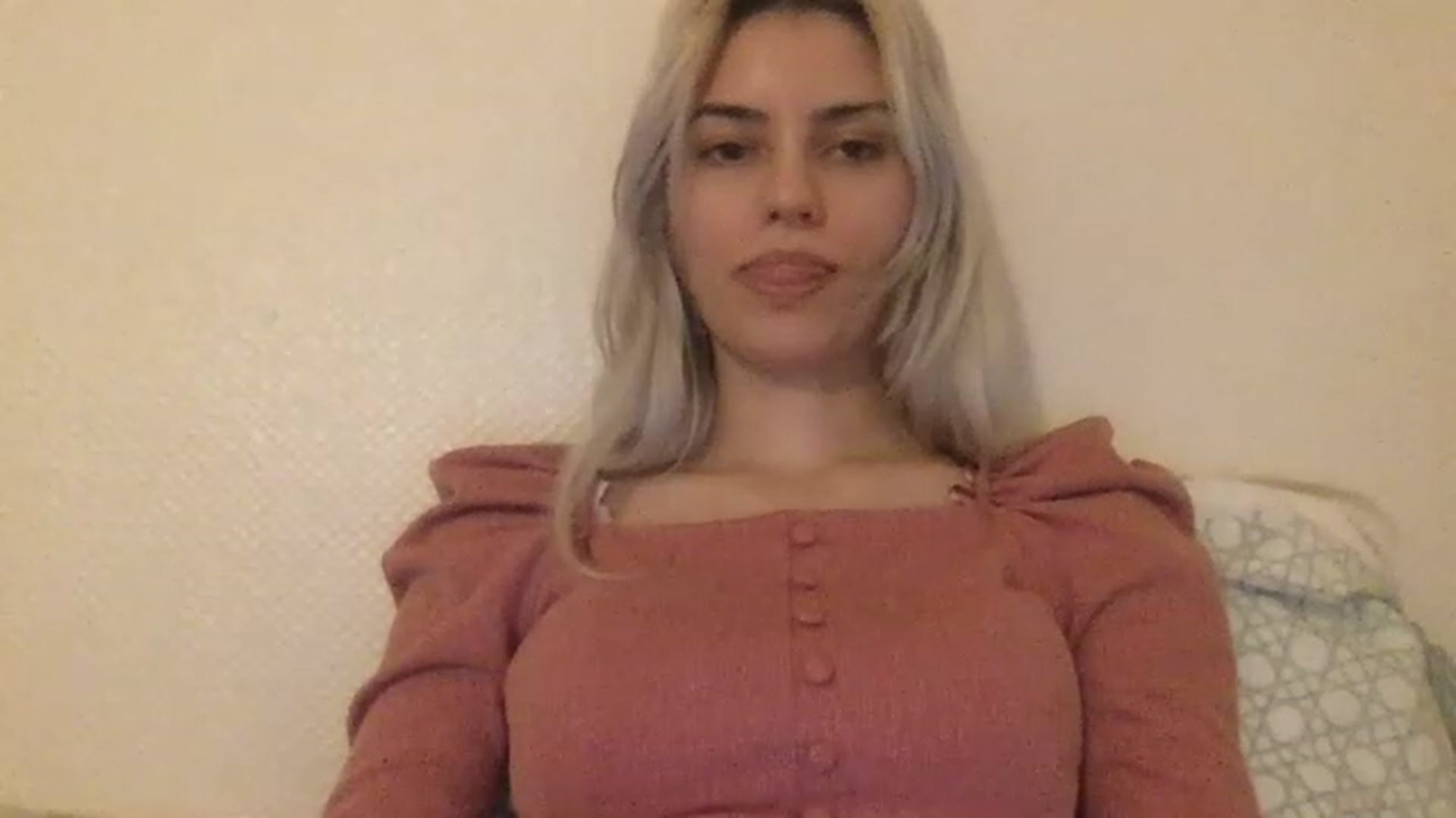 Gallery image thumbnail from LLuckyGirl's myfreecams stream on, 04/13/2023, 24:33 image 15 of 20