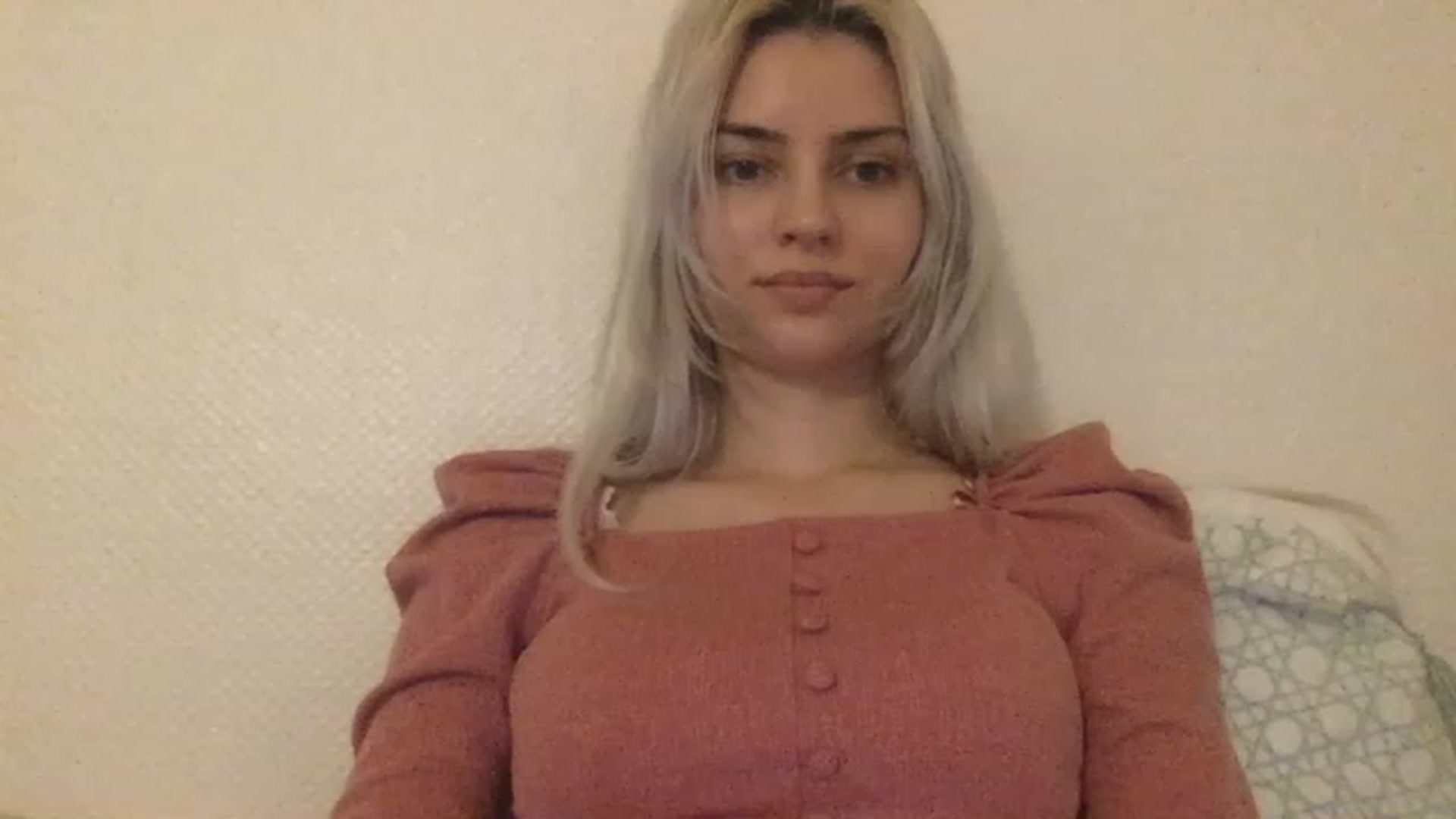 Gallery image thumbnail from LLuckyGirl's myfreecams stream on, 04/13/2023, 24:33 image 12 of 20