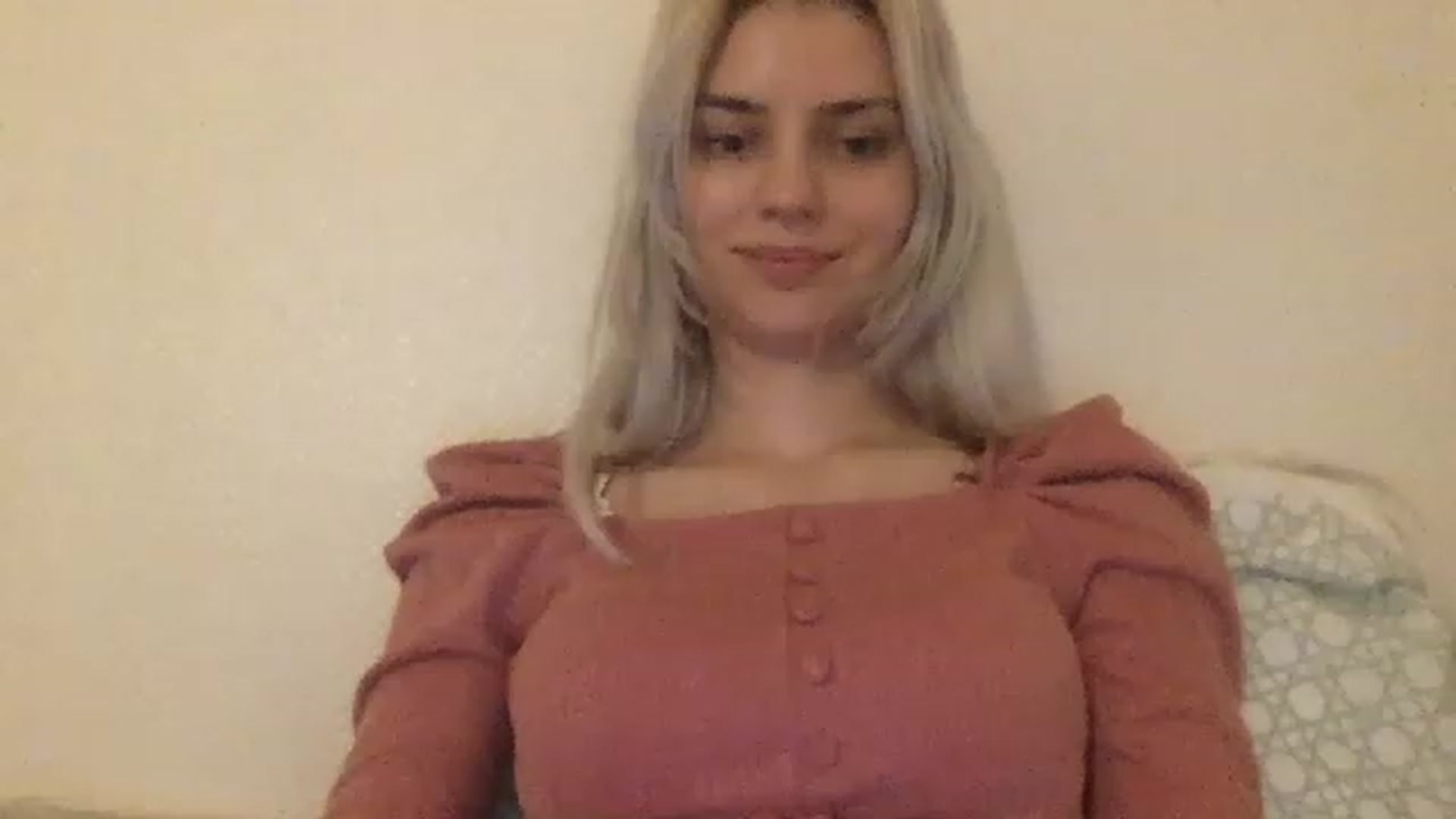 Gallery image thumbnail from LLuckyGirl's myfreecams stream on, 04/13/2023, 24:33 image 4 of 20
