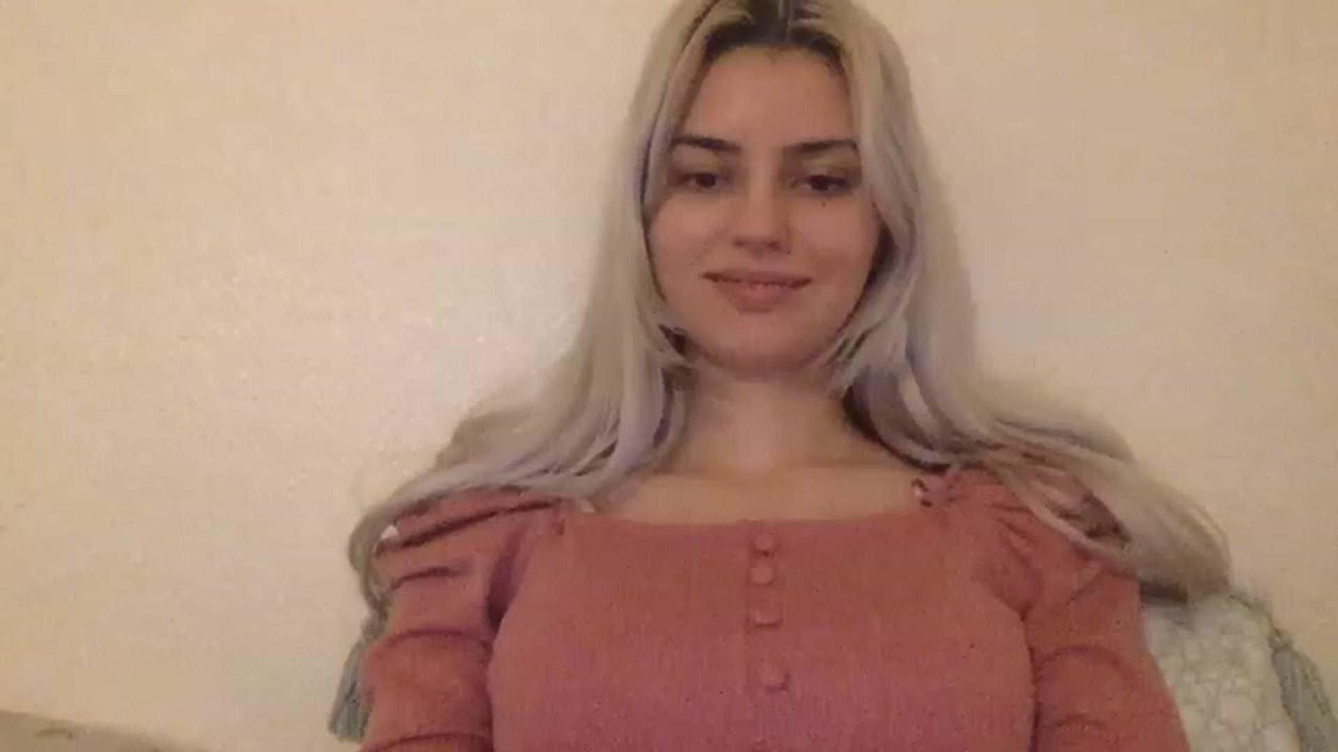 Gallery image thumbnail from LLuckyGirl's myfreecams stream on, 04/13/2023, 01:49 image 4 of 20