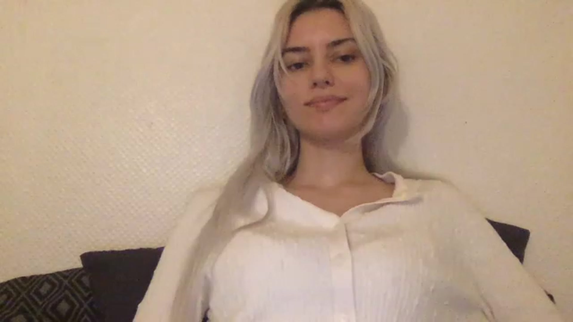 Gallery image thumbnail from LLuckyGirl's myfreecams stream on, 04/16/2023, 02:20 image 5 of 20