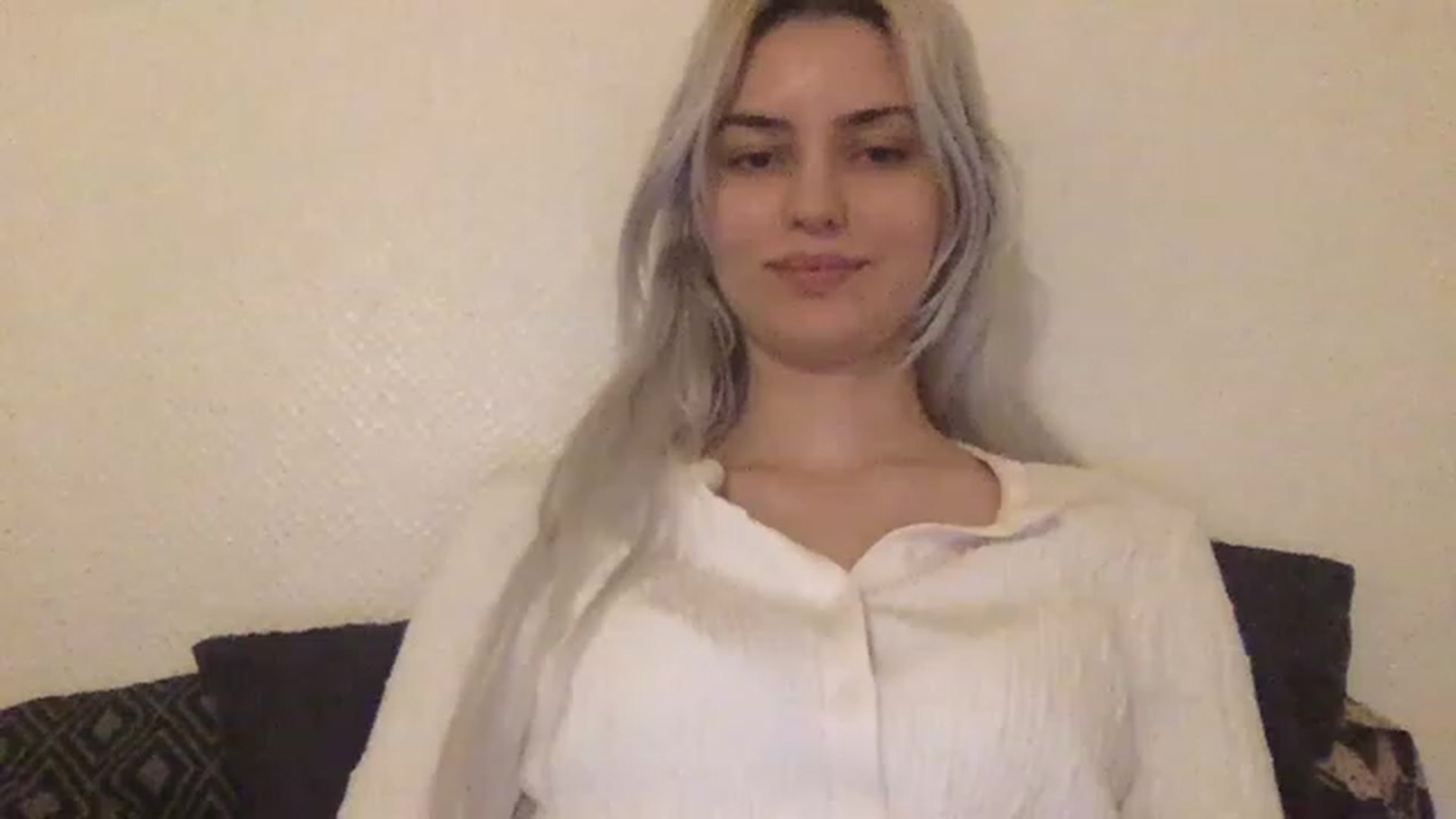 Gallery image thumbnail from LLuckyGirl's myfreecams stream on, 04/16/2023, 02:20 image 2 of 20