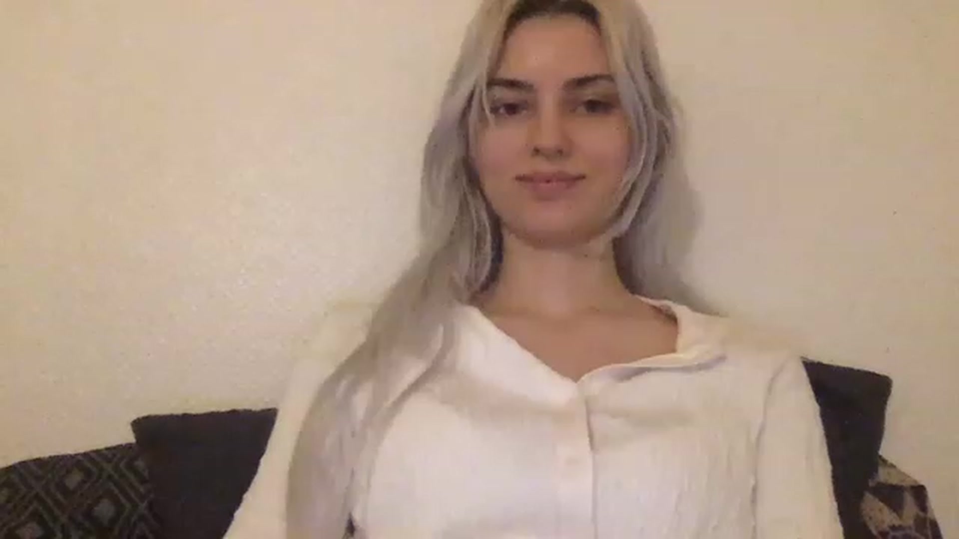 Gallery image thumbnail from LLuckyGirl's myfreecams stream on, 04/16/2023, 02:20 image 4 of 20