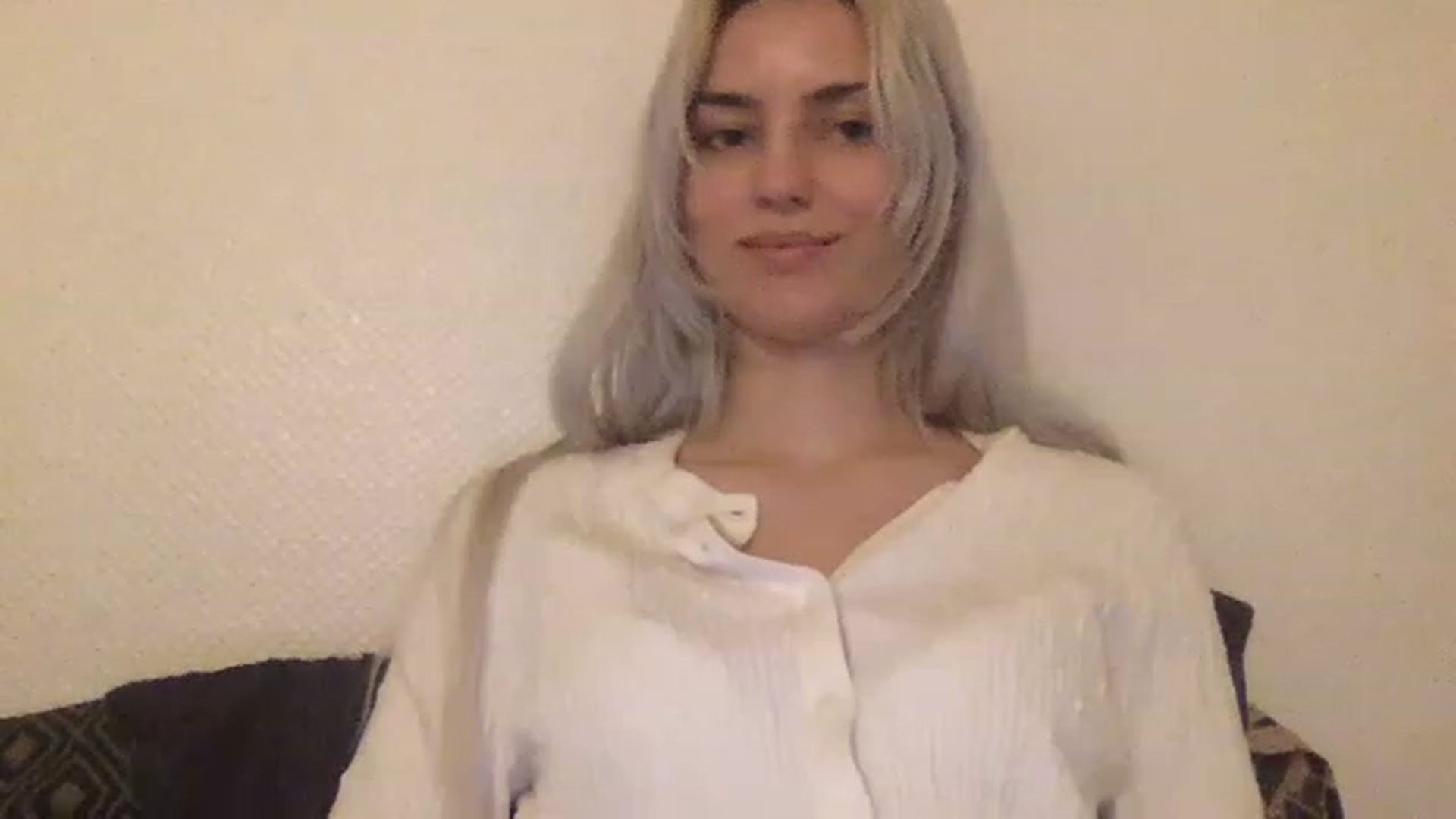 Gallery image thumbnail from LLuckyGirl's myfreecams stream on, 04/16/2023, 02:20 image 19 of 20