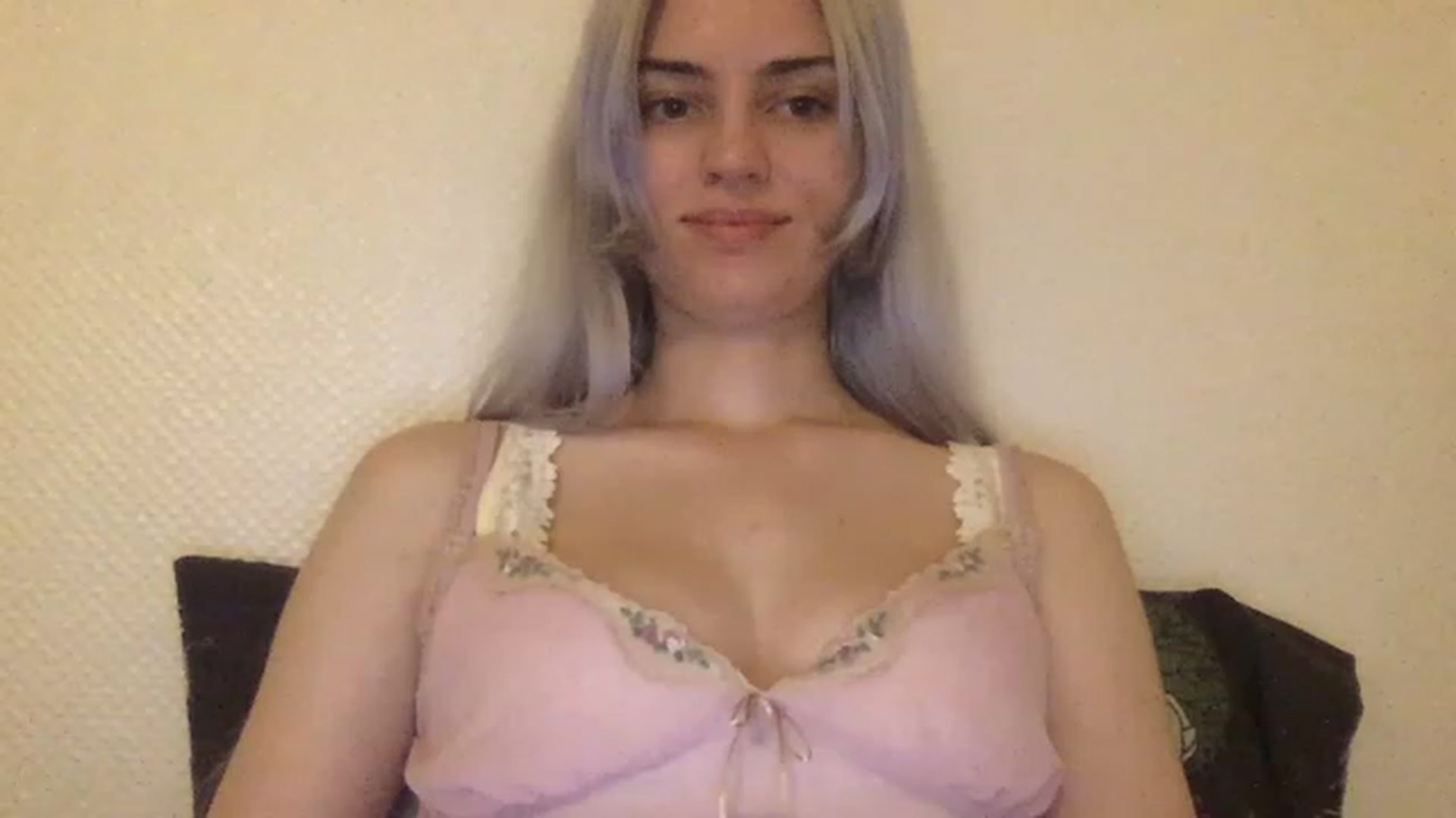 Gallery image thumbnail from LLuckyGirl's myfreecams stream on, 06/13/2023, 01:14 image 16 of 20