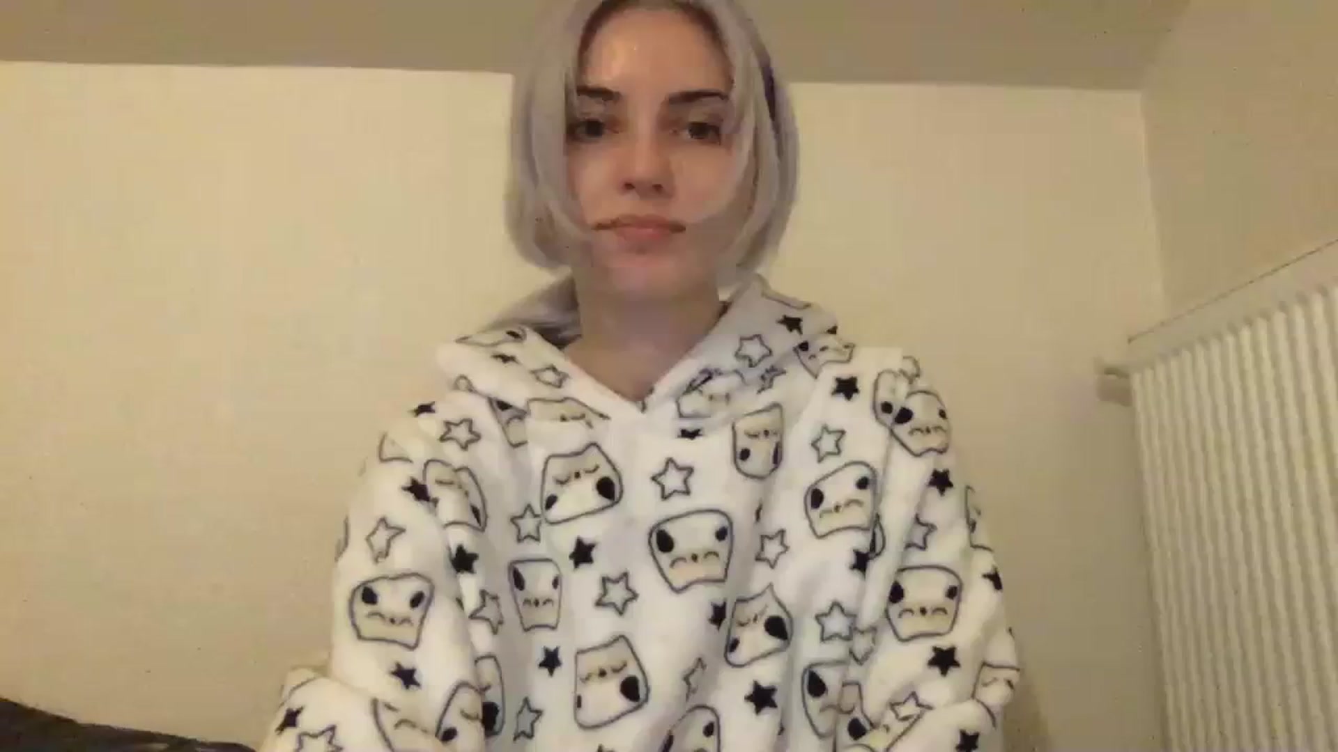 Gallery image thumbnail from LLuckyGirl's myfreecams stream on, 12/12/2023, 01:21 image 10 of 20