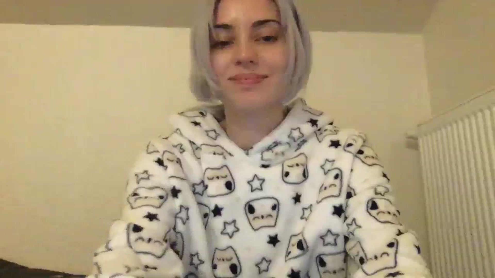 Gallery image thumbnail from LLuckyGirl's myfreecams stream on, 12/12/2023, 01:21 image 15 of 20