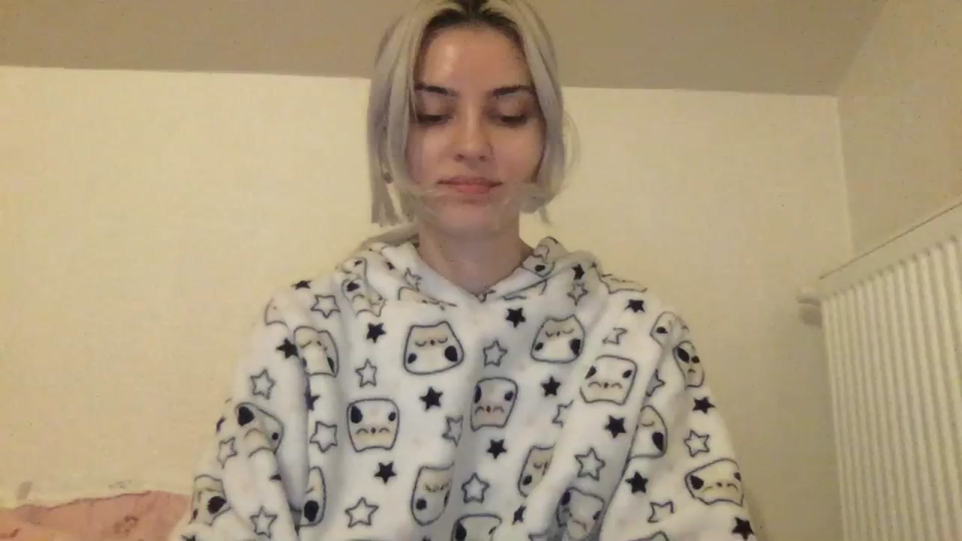 Gallery image thumbnail from LLuckyGirl's myfreecams stream on, 01/31/2024, 24:21 image 16 of 20