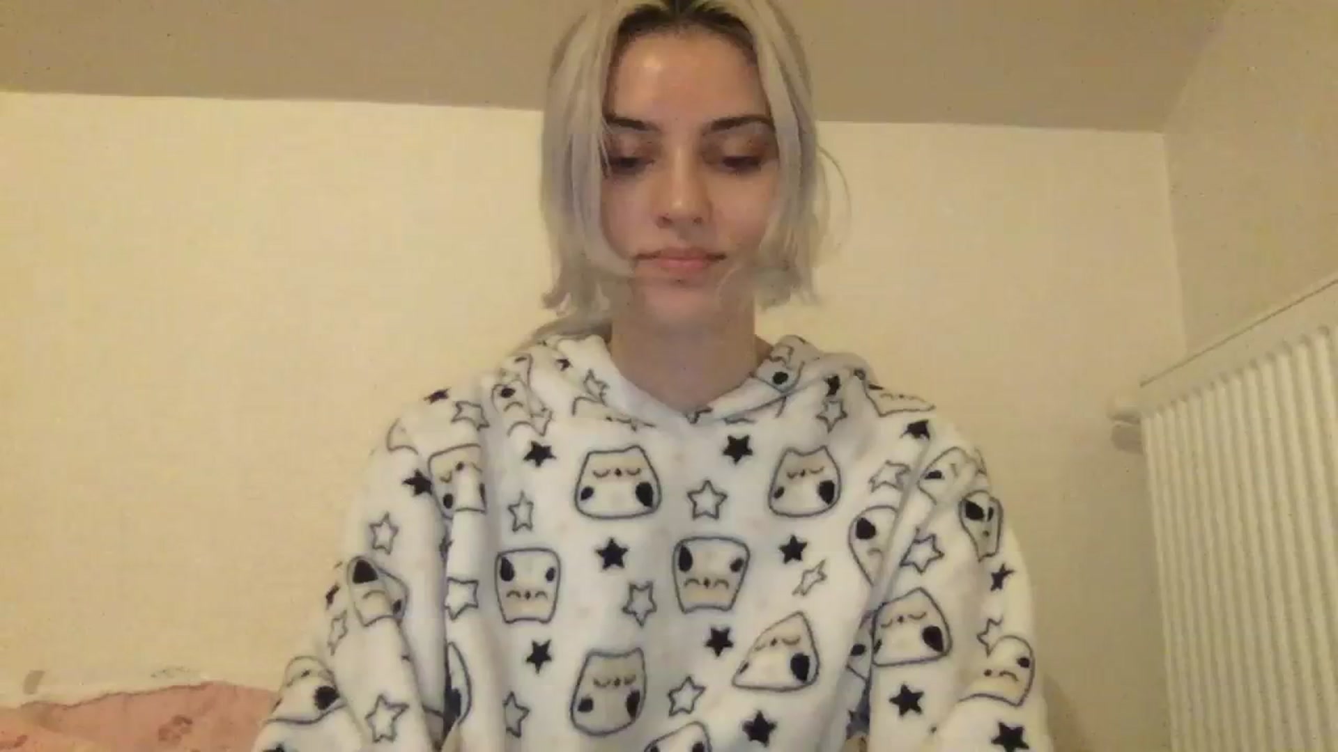 Gallery image thumbnail from LLuckyGirl's myfreecams stream on, 01/31/2024, 24:21 image 8 of 20