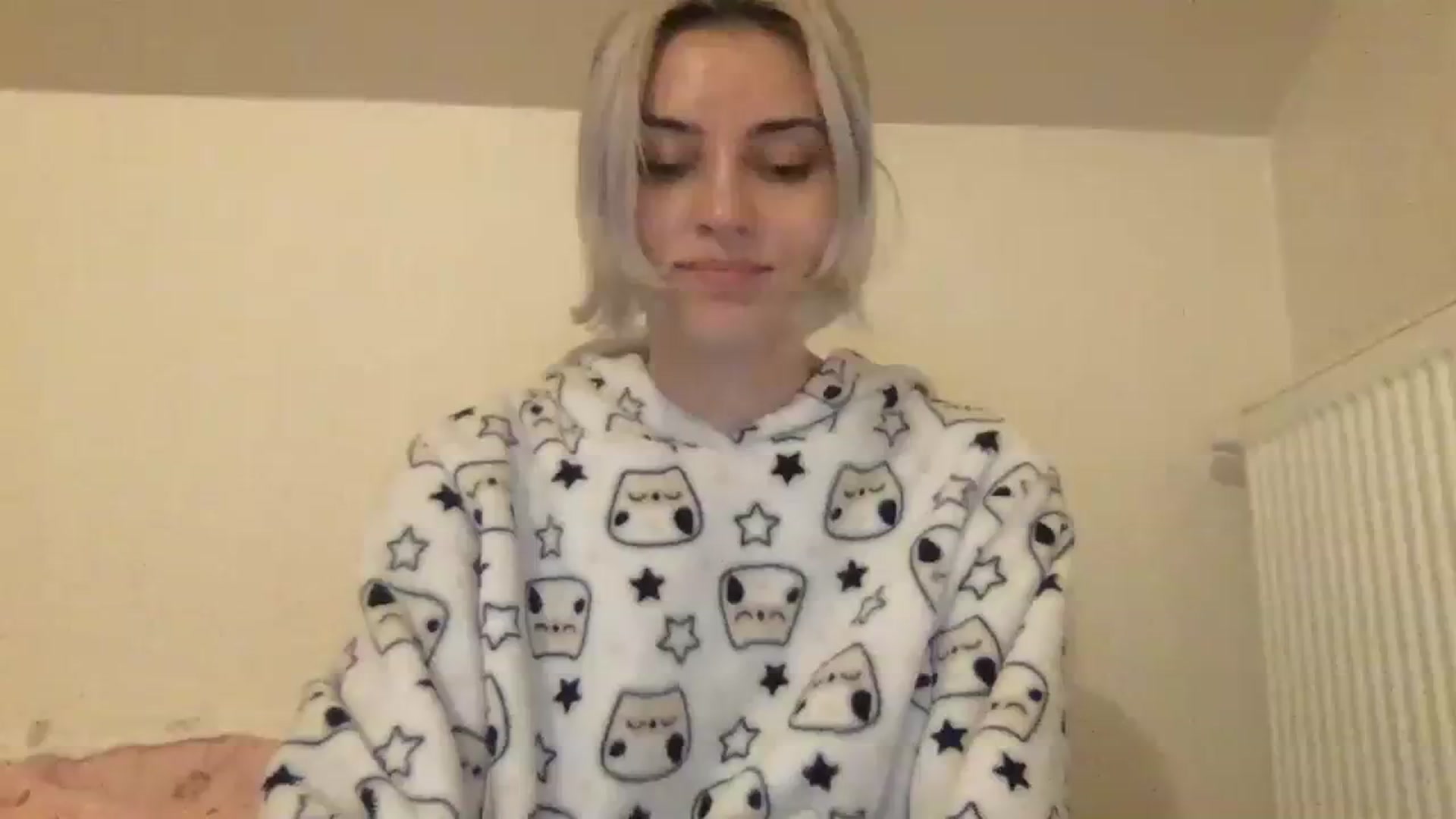 Gallery image thumbnail from LLuckyGirl's myfreecams stream on, 01/31/2024, 24:21 image 4 of 20
