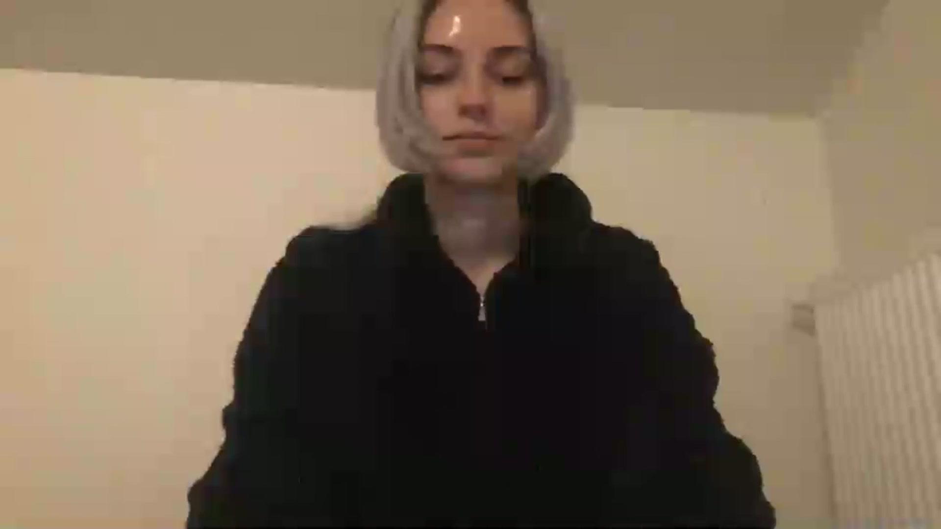 Gallery image thumbnail from LLuckyGirl's myfreecams stream on, 04/24/2024, 23:18 image 3 of 20