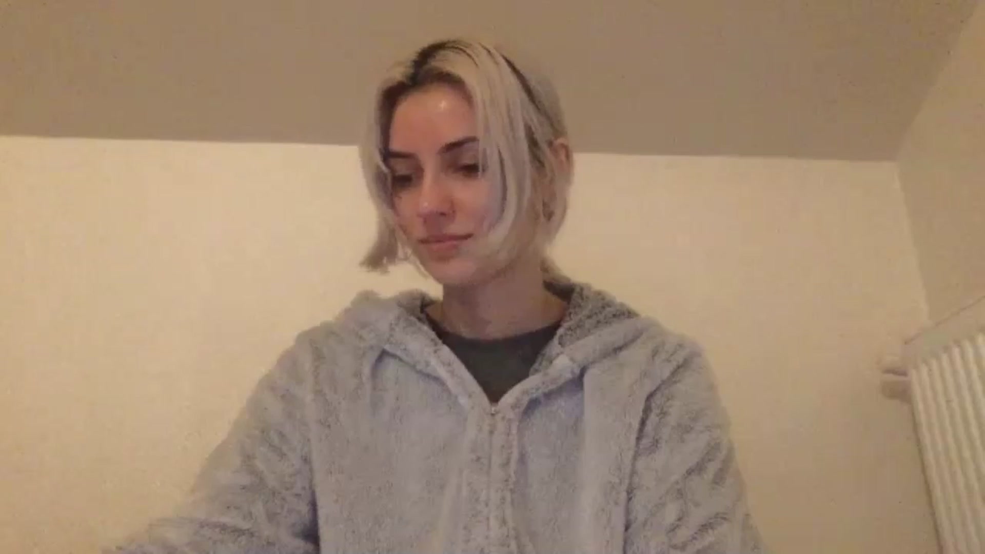 Gallery image thumbnail from LLuckyGirl's myfreecams stream on, 05/10/2024, 23:00 image 9 of 20