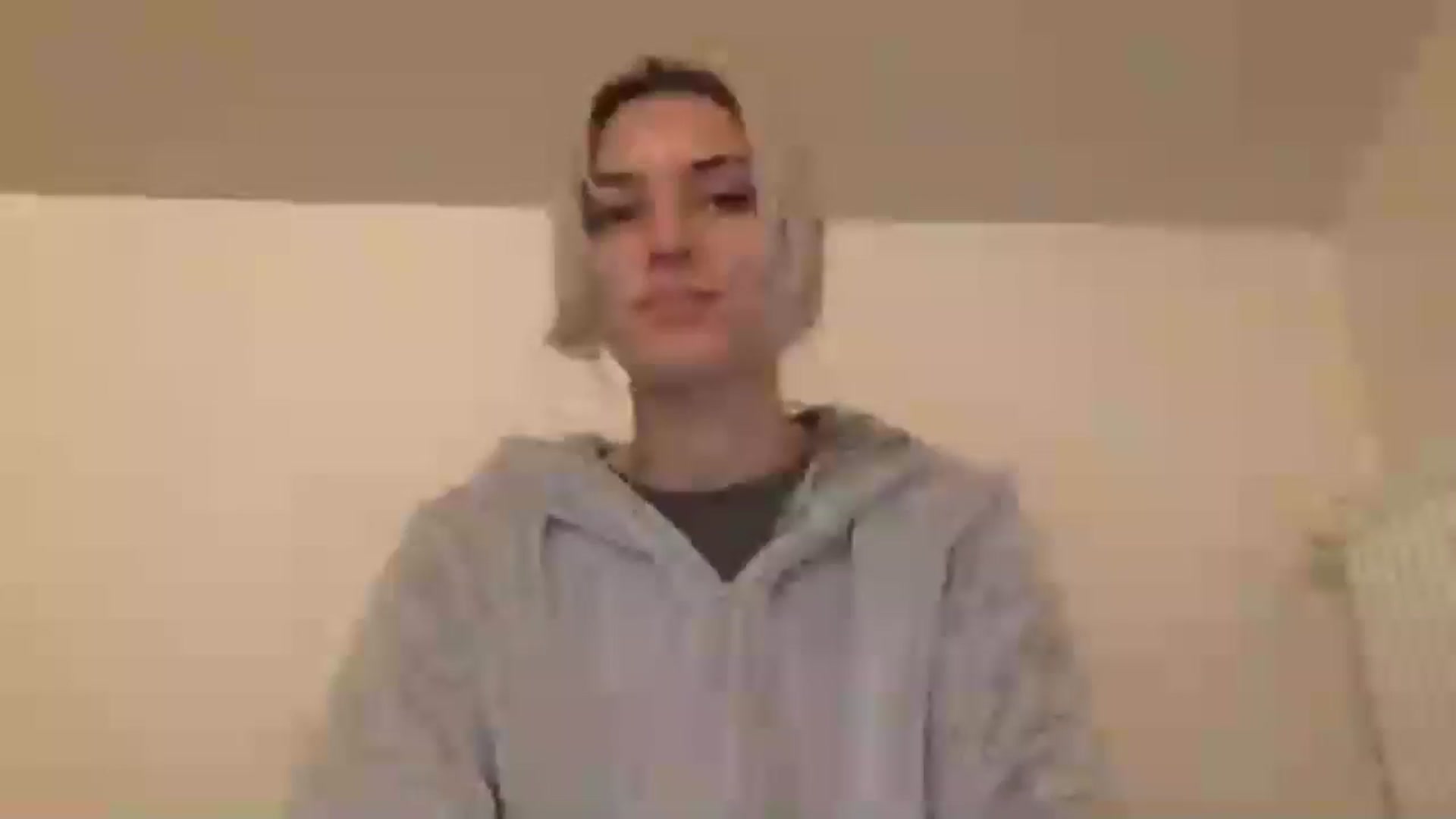 Gallery image thumbnail from LLuckyGirl's myfreecams stream on, 05/10/2024, 23:00 image 19 of 20