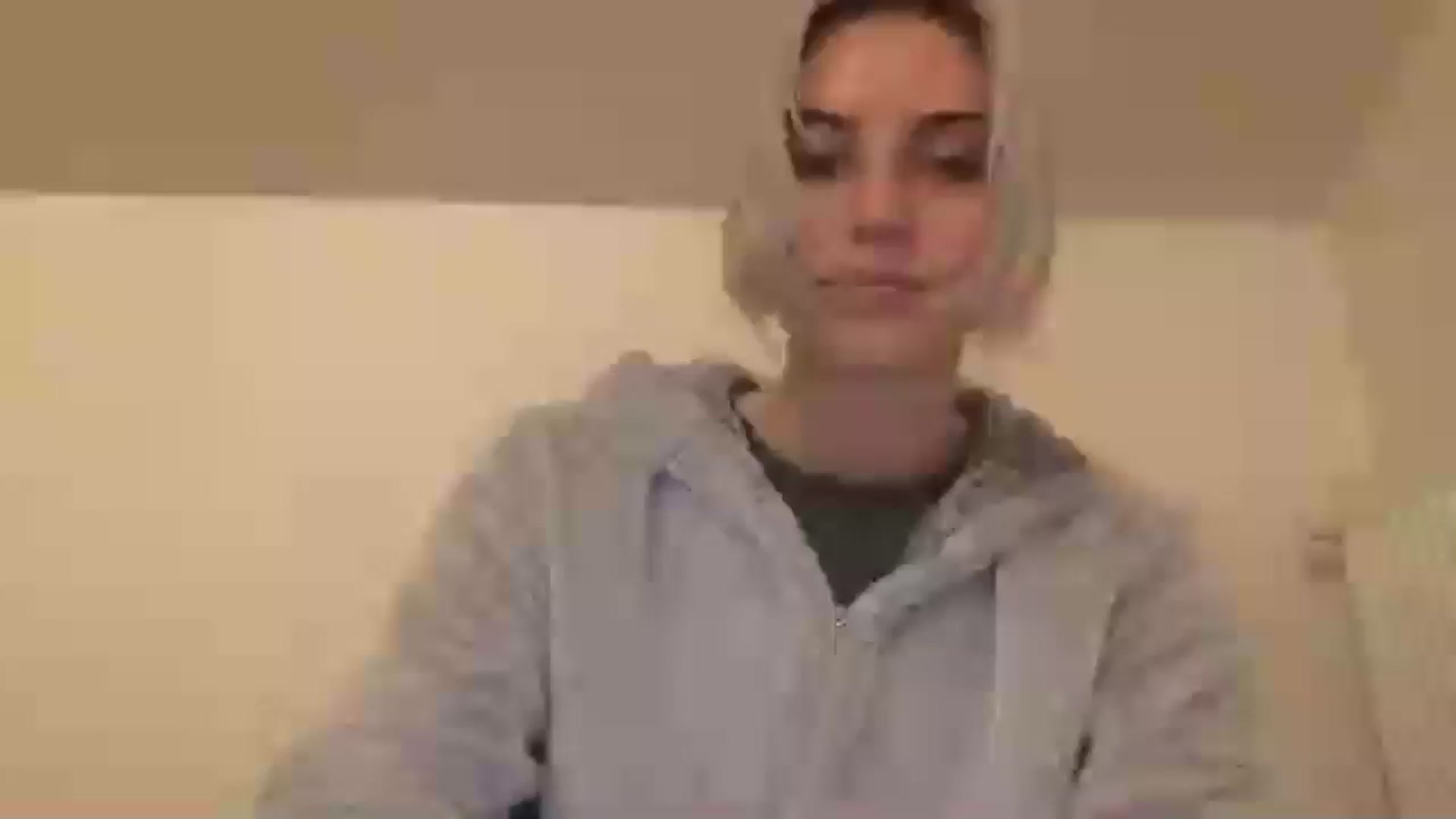 Gallery image thumbnail from LLuckyGirl's myfreecams stream on, 05/10/2024, 23:00 image 7 of 20