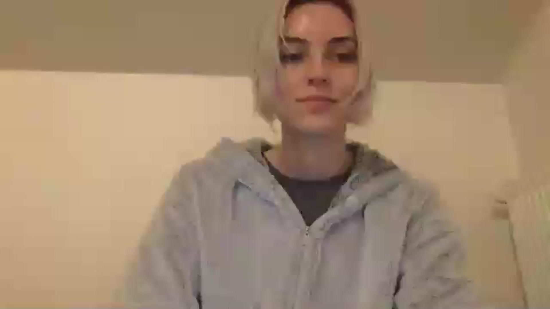 Gallery image thumbnail from LLuckyGirl's myfreecams stream on, 05/10/2024, 23:00 image 18 of 20