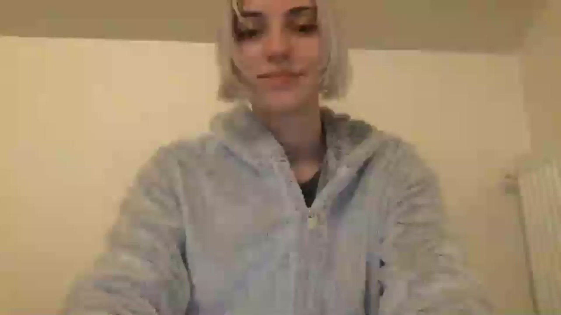 Gallery image thumbnail from LLuckyGirl's myfreecams stream on, 05/10/2024, 23:31 image 5 of 20