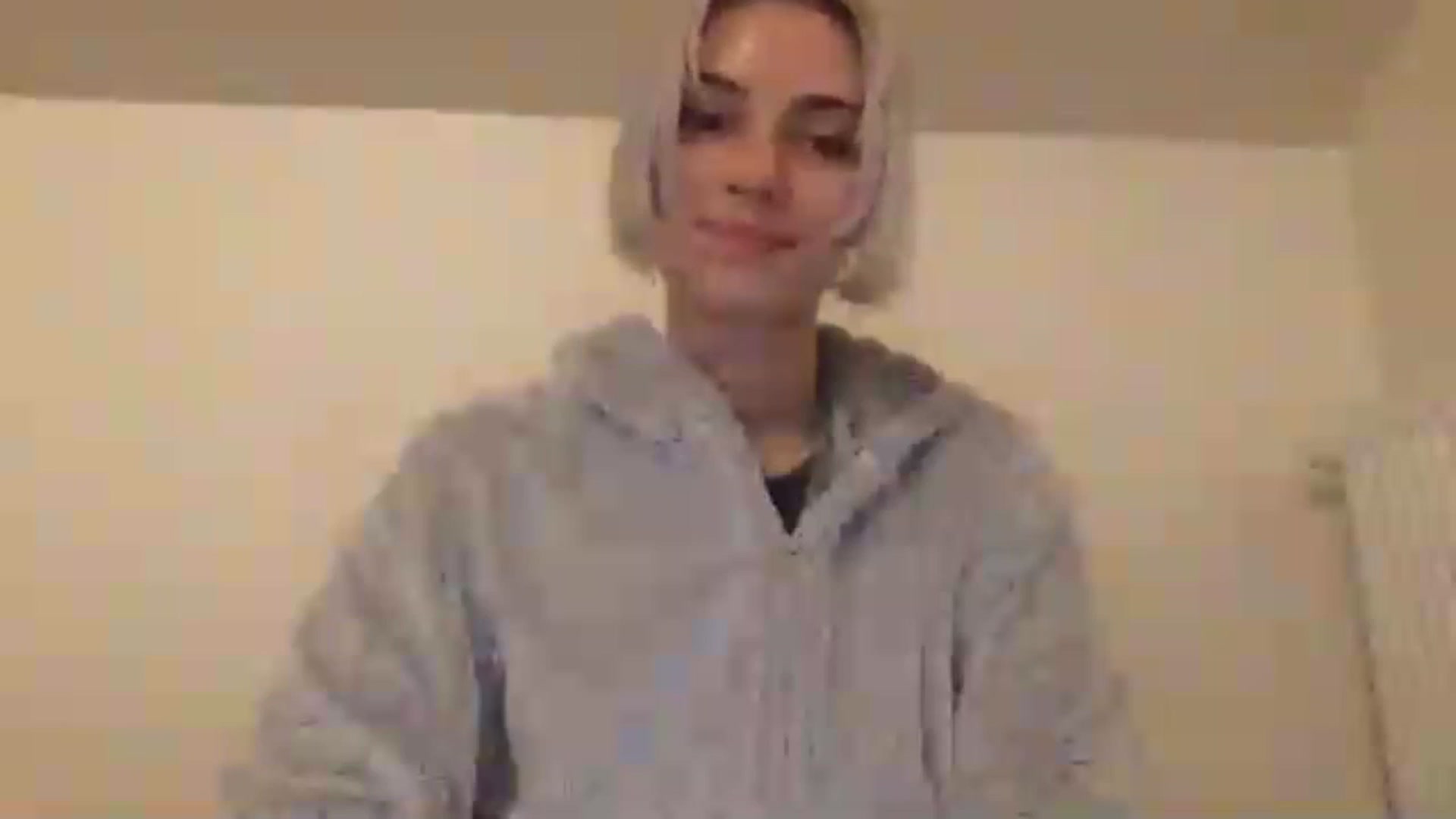 Gallery image thumbnail from LLuckyGirl's myfreecams stream on, 05/10/2024, 23:31 image 14 of 20