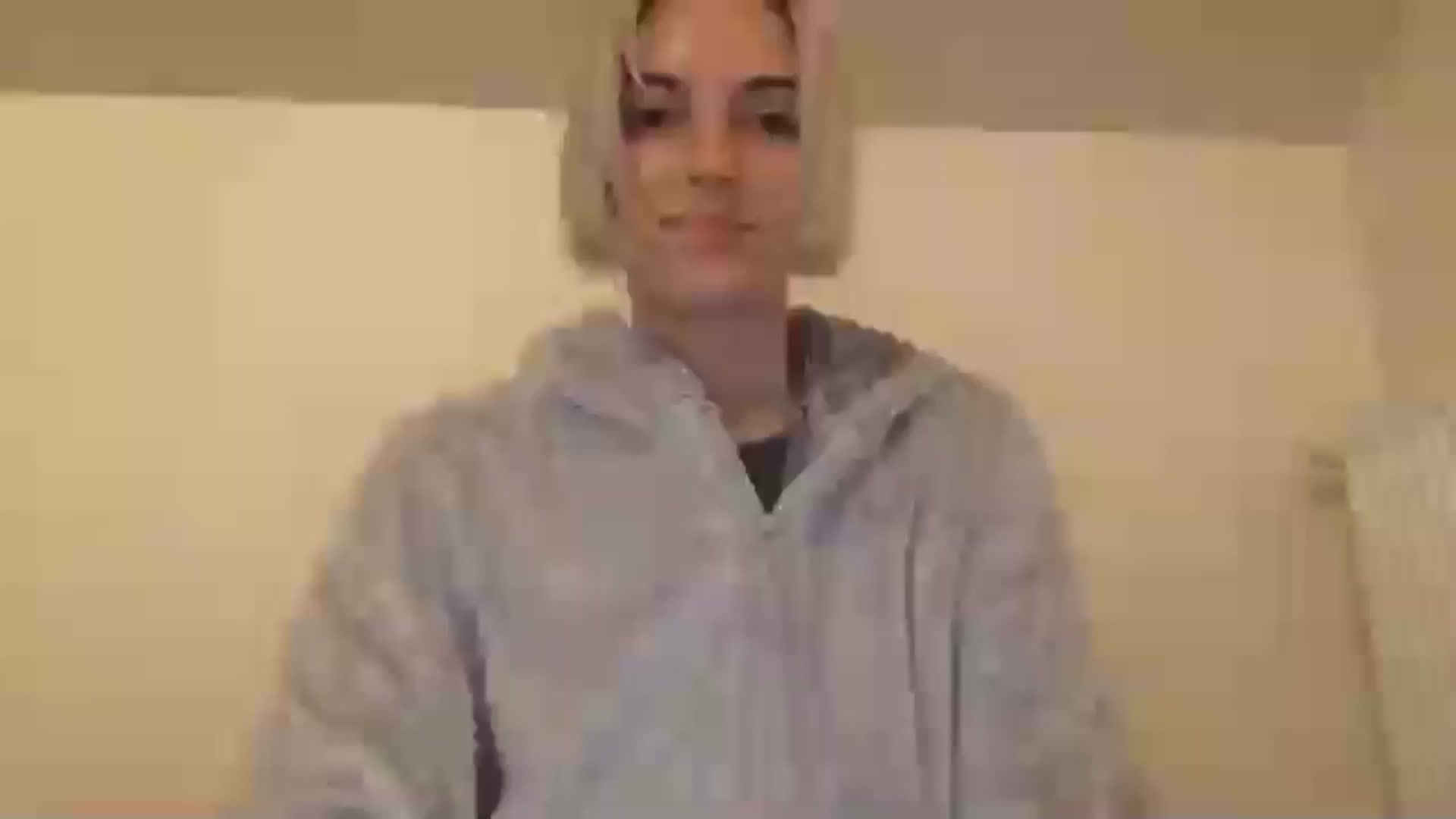 Gallery image thumbnail from LLuckyGirl's myfreecams stream on, 05/10/2024, 23:54 image 2 of 20