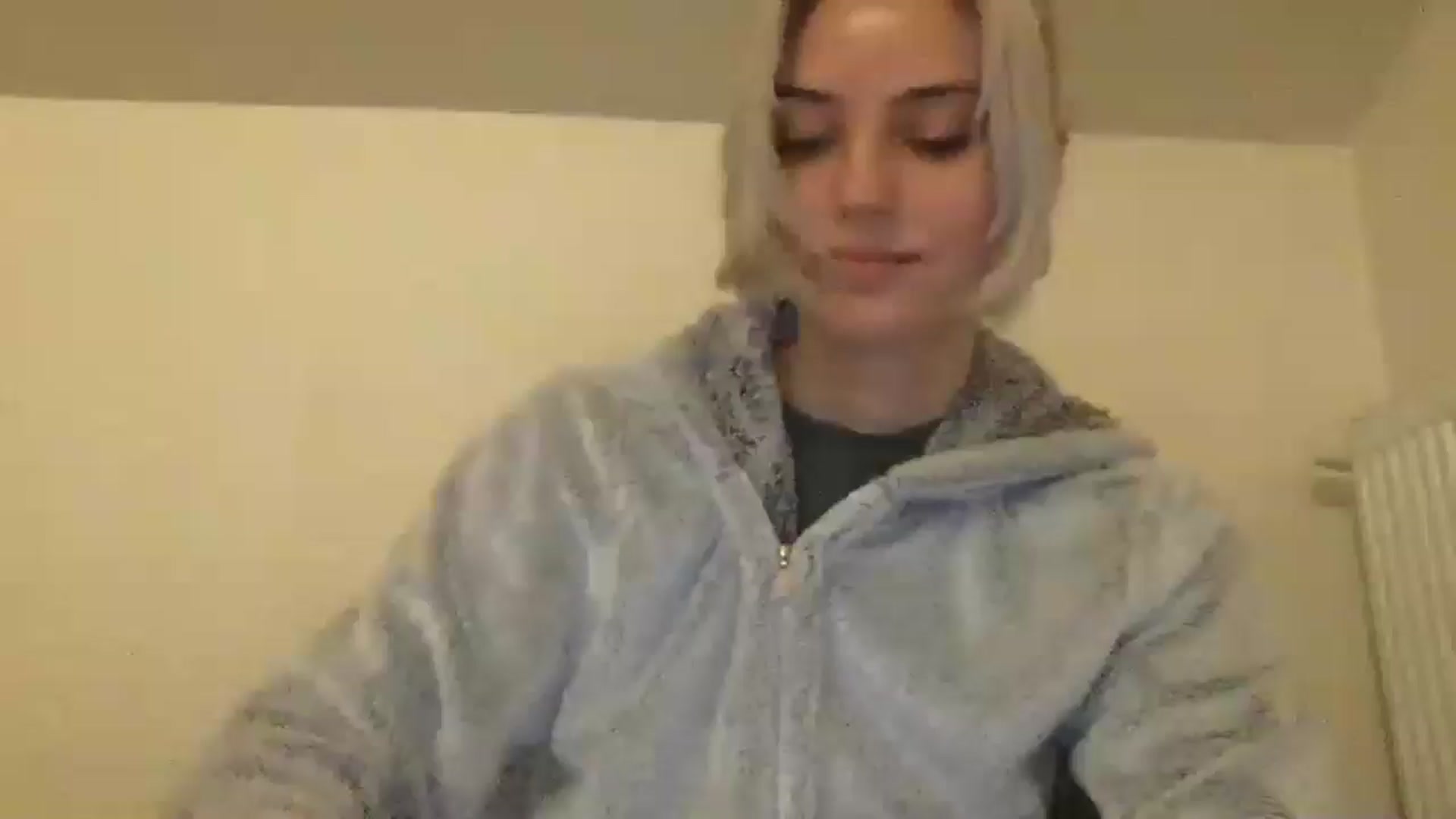 Gallery image thumbnail from LLuckyGirl's myfreecams stream on, 05/11/2024, 01:19 image 18 of 20