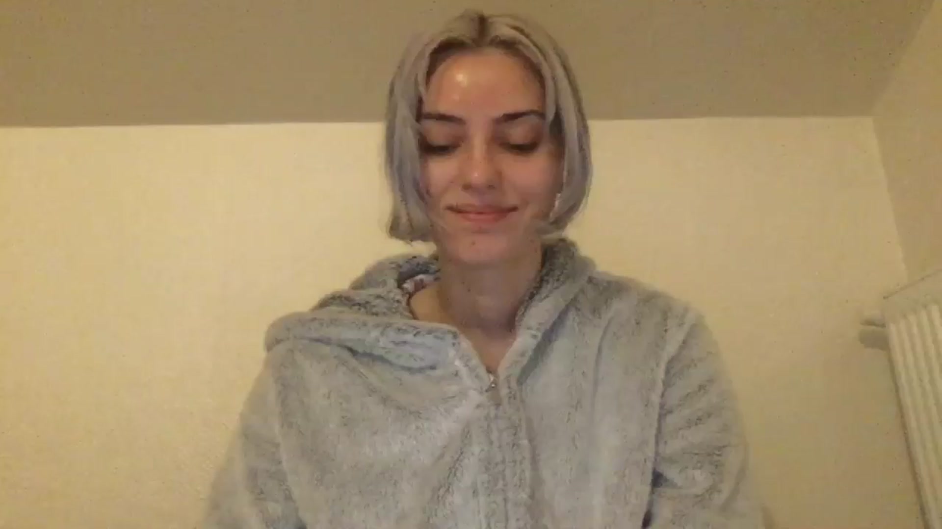 Gallery image thumbnail from LLuckyGirl's myfreecams stream on, 05/24/2024, 24:33 image 2 of 20