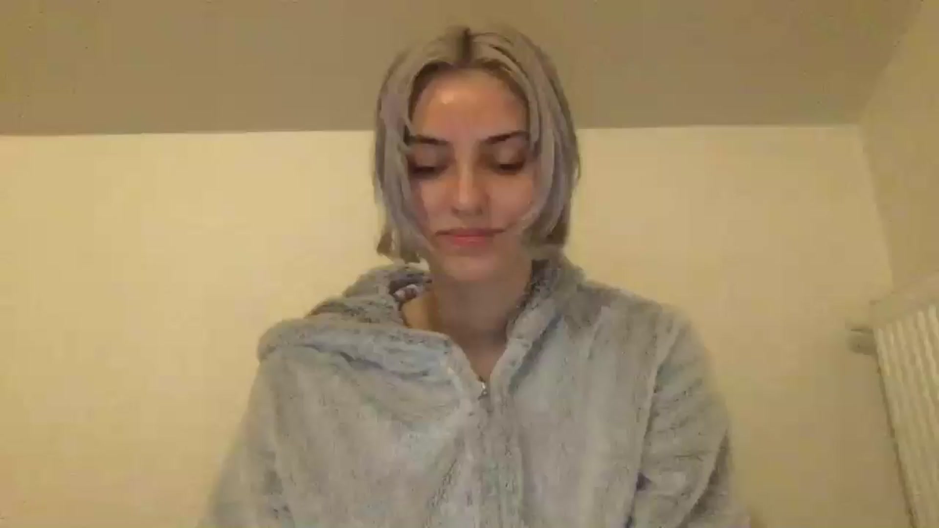 Gallery image thumbnail from LLuckyGirl's myfreecams stream on, 05/24/2024, 24:33 image 4 of 20