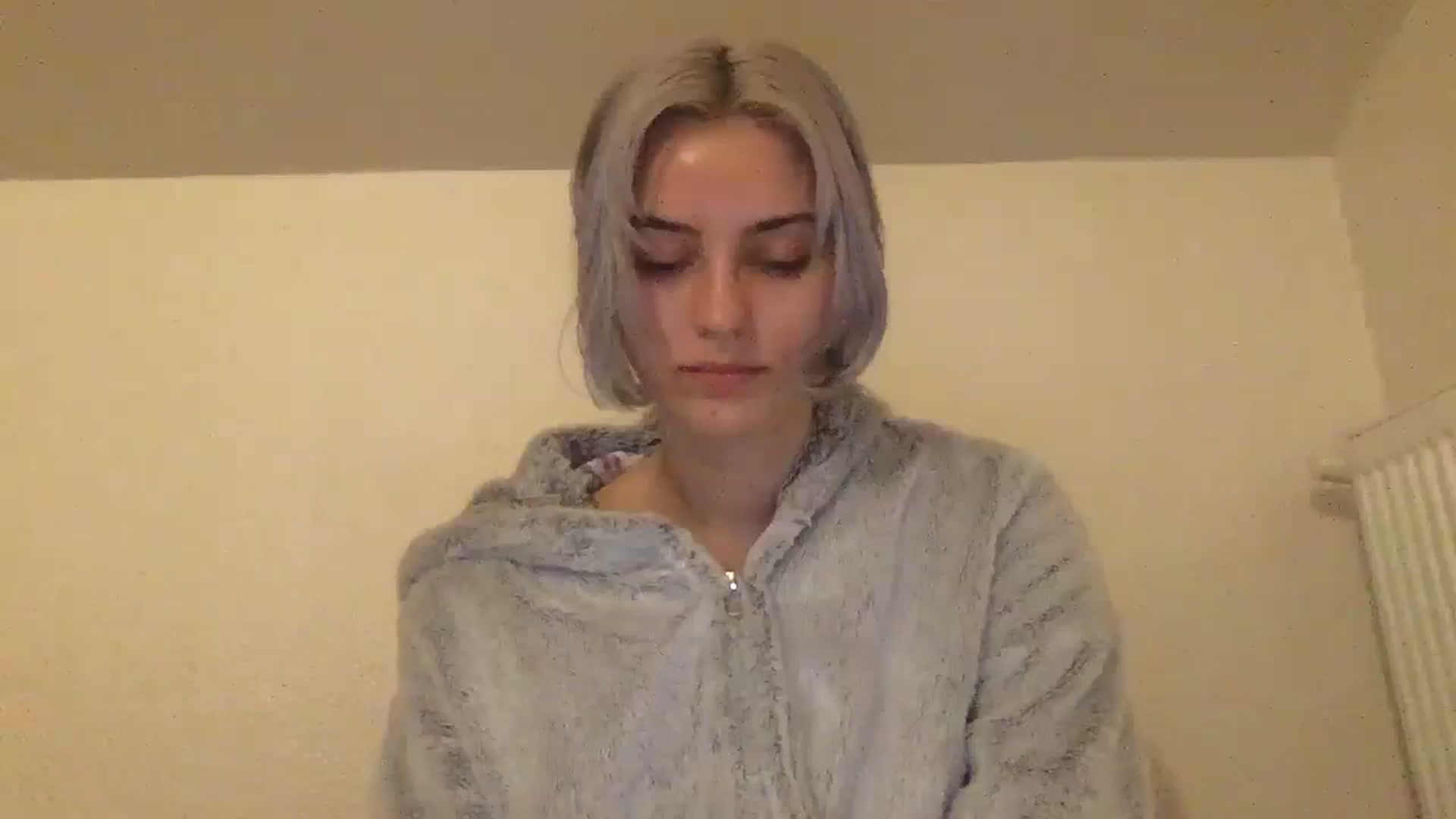Gallery image thumbnail from LLuckyGirl's myfreecams stream on, 05/24/2024, 24:33 image 18 of 20