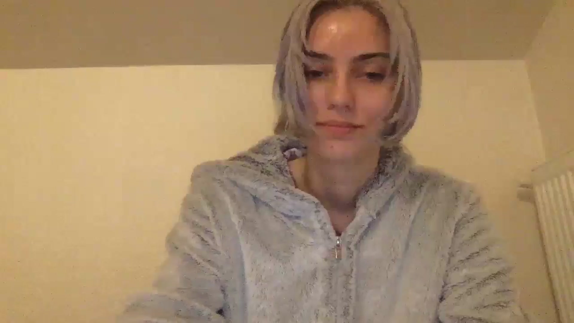 Gallery image thumbnail from LLuckyGirl's myfreecams stream on, 05/24/2024, 24:33 image 14 of 20