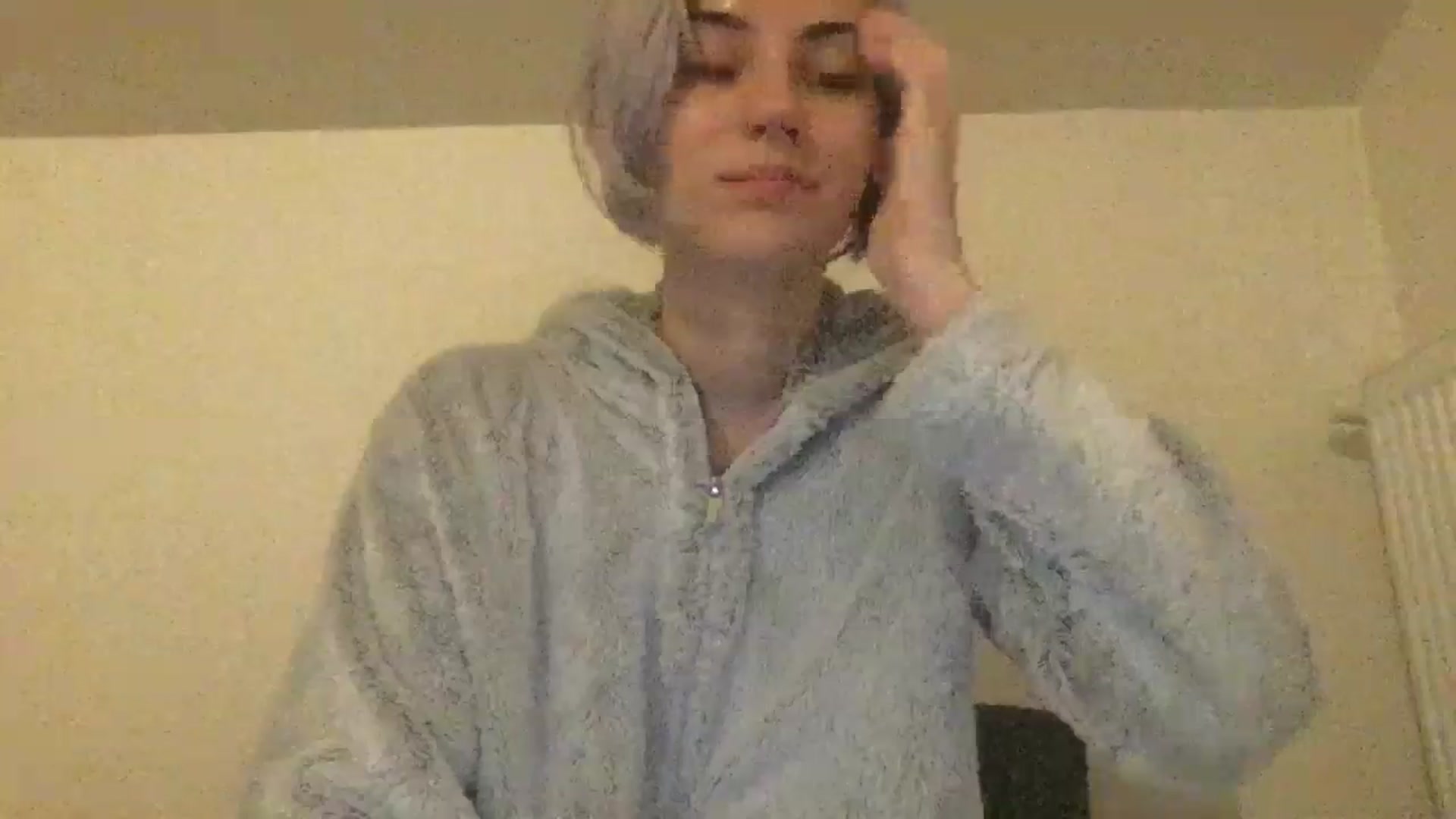 Gallery image thumbnail from LLuckyGirl's myfreecams stream on, 06/01/2024, 24:35 image 16 of 20