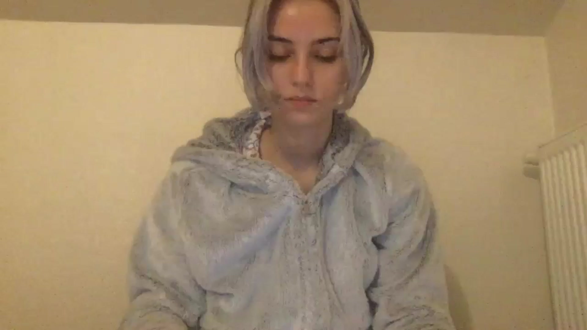 Gallery image thumbnail from LLuckyGirl's myfreecams stream on, 06/04/2024, 01:54 image 16 of 20