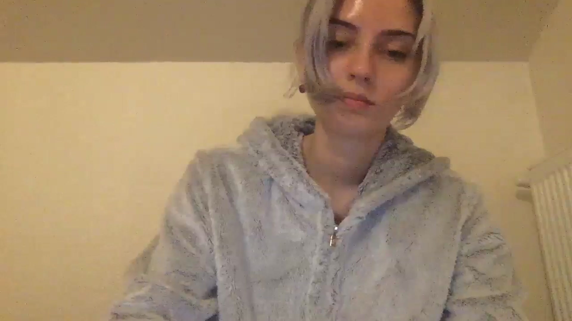 Gallery image thumbnail from LLuckyGirl's myfreecams stream on, 06/05/2024, 24:16 image 17 of 20