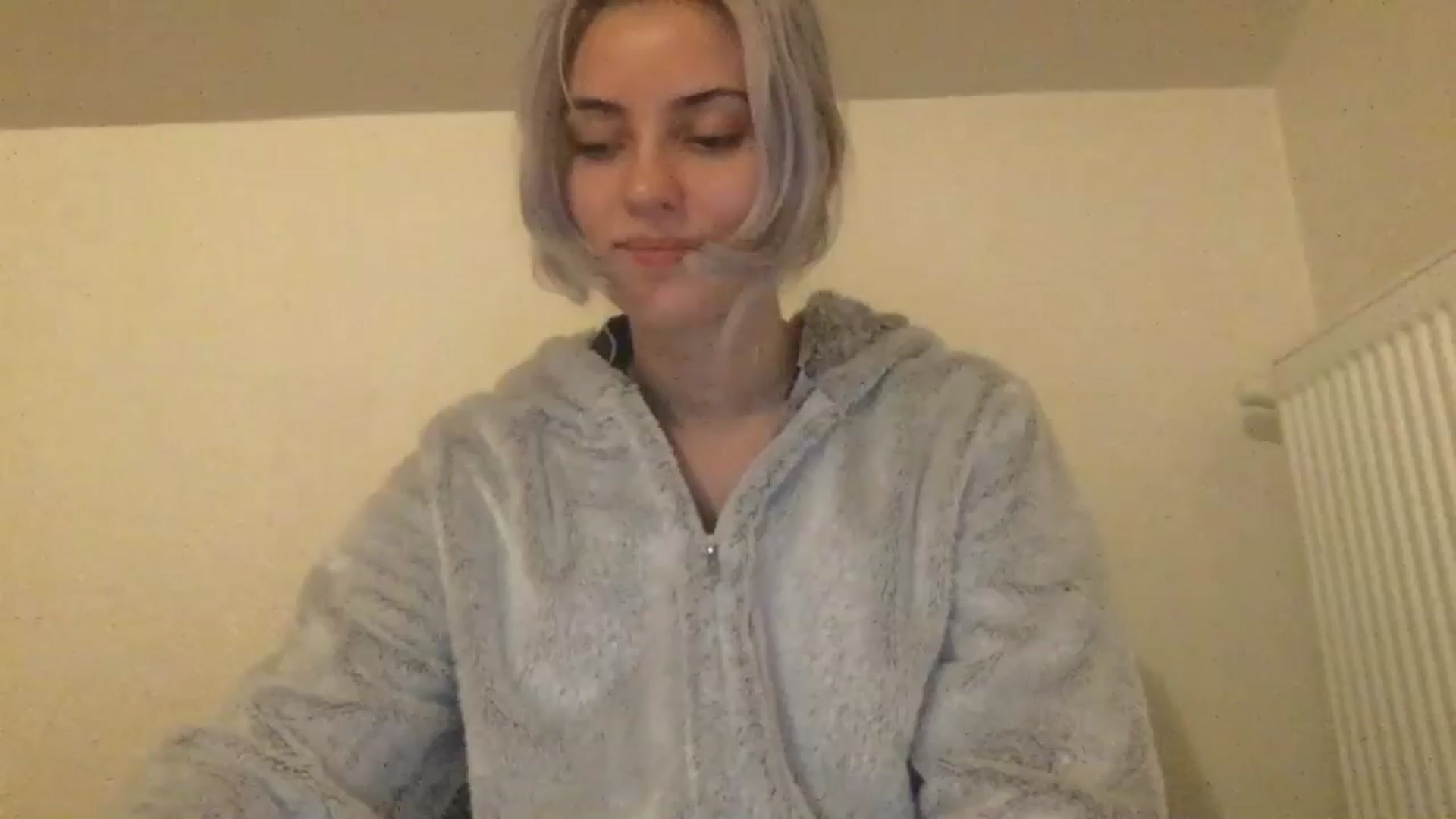 Gallery image thumbnail from LLuckyGirl's myfreecams stream on, 06/16/2024, 24:45 image 8 of 20