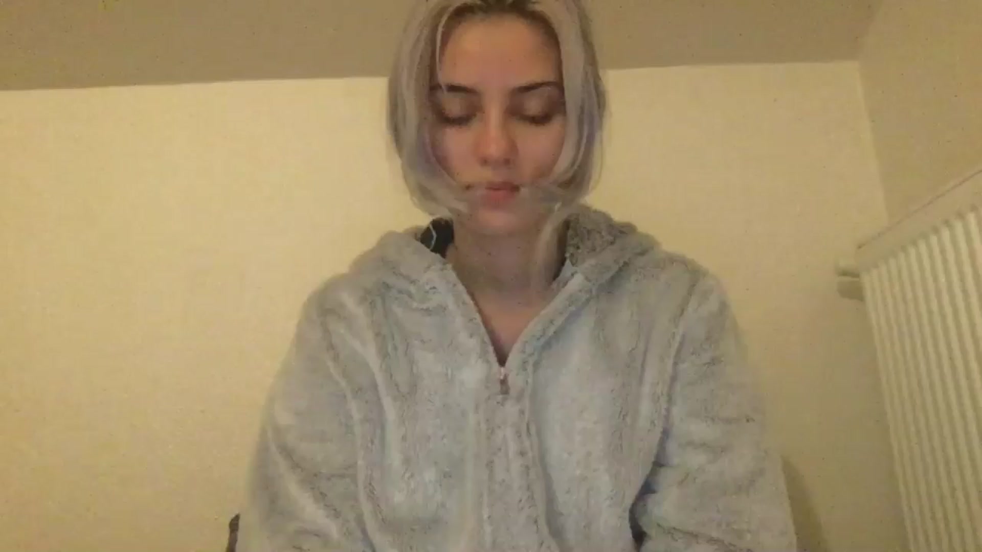 Gallery image thumbnail from LLuckyGirl's myfreecams stream on, 06/16/2024, 24:45 image 10 of 20