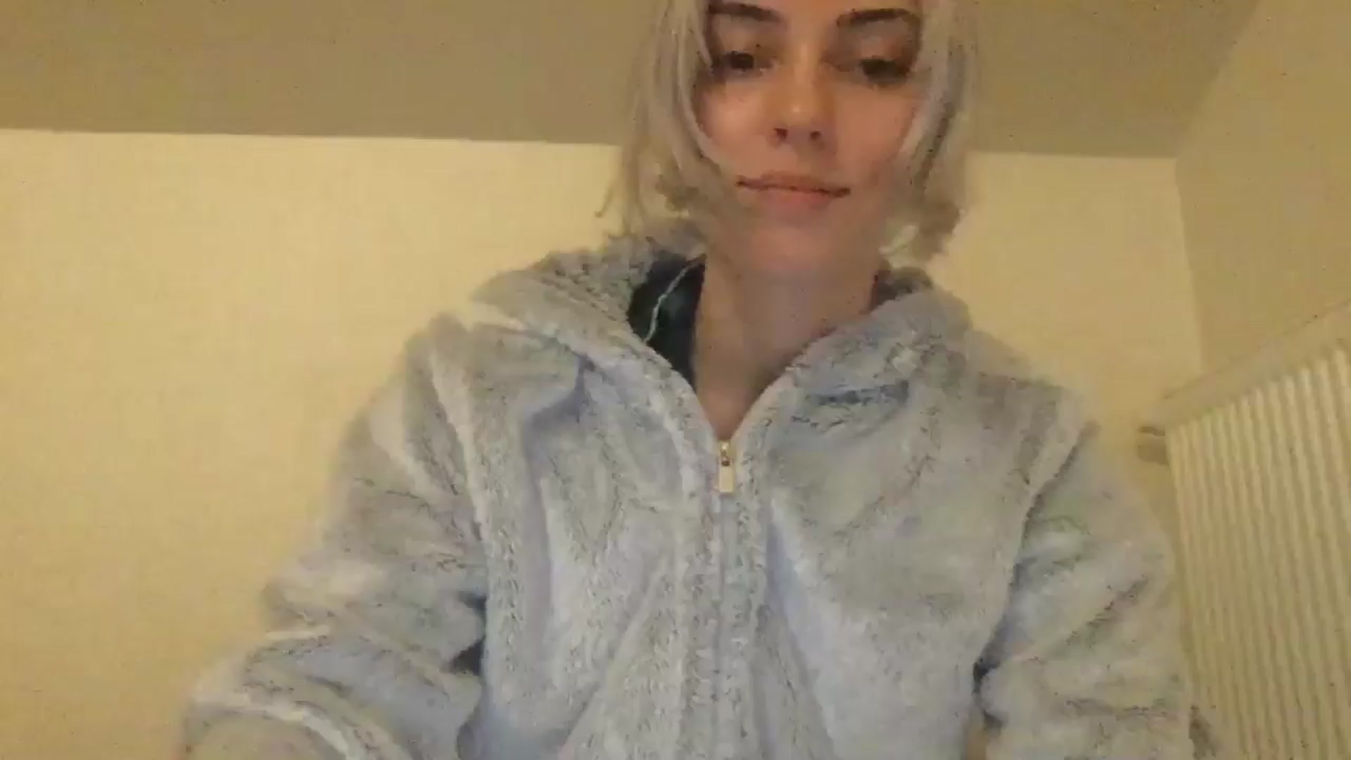 Gallery image thumbnail from LLuckyGirl's myfreecams stream on, 06/24/2024, 23:32 image 4 of 20