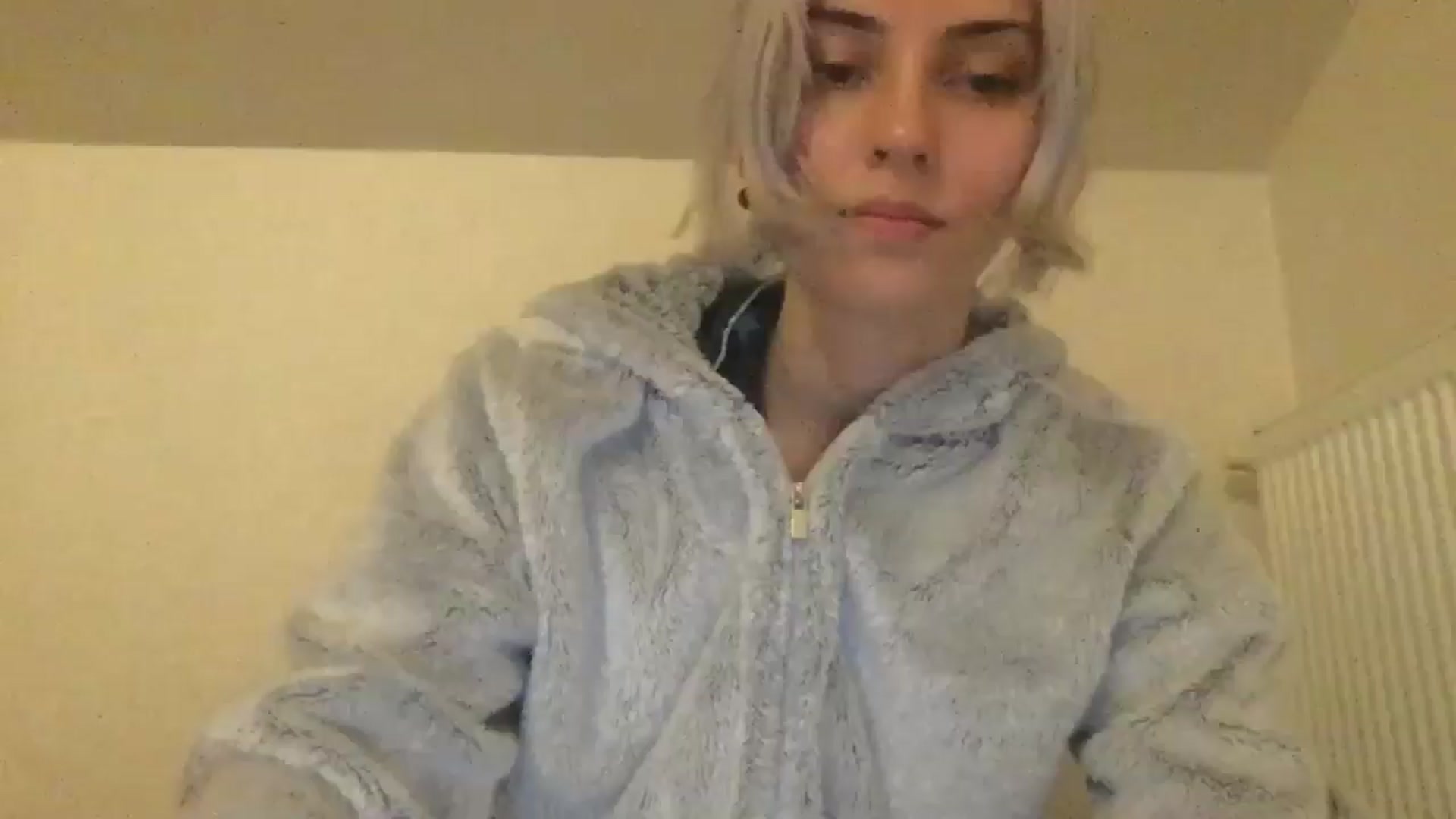 Gallery image thumbnail from LLuckyGirl's myfreecams stream on, 06/24/2024, 23:32 image 6 of 20