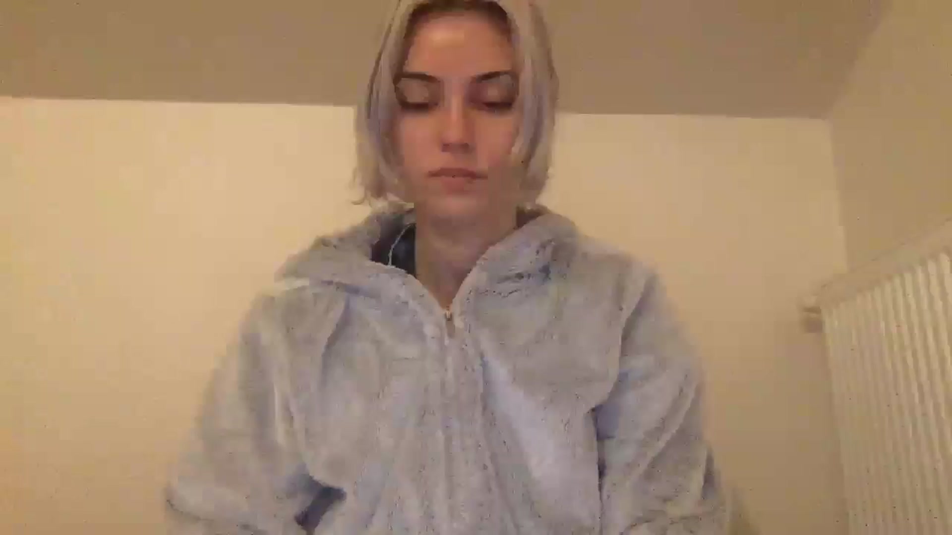 Gallery image thumbnail from LLuckyGirl's myfreecams stream on, 06/24/2024, 23:32 image 2 of 20