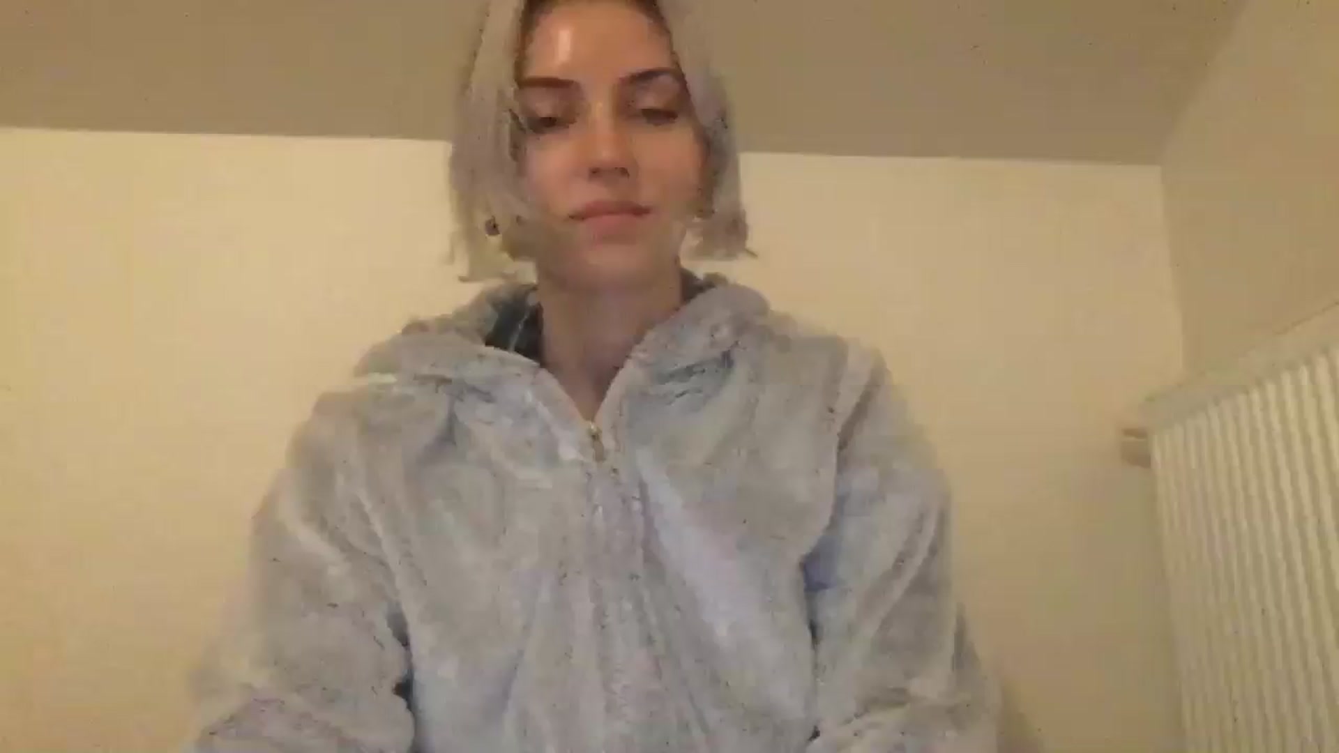 Gallery image thumbnail from LLuckyGirl's myfreecams stream on, 06/24/2024, 23:32 image 8 of 20
